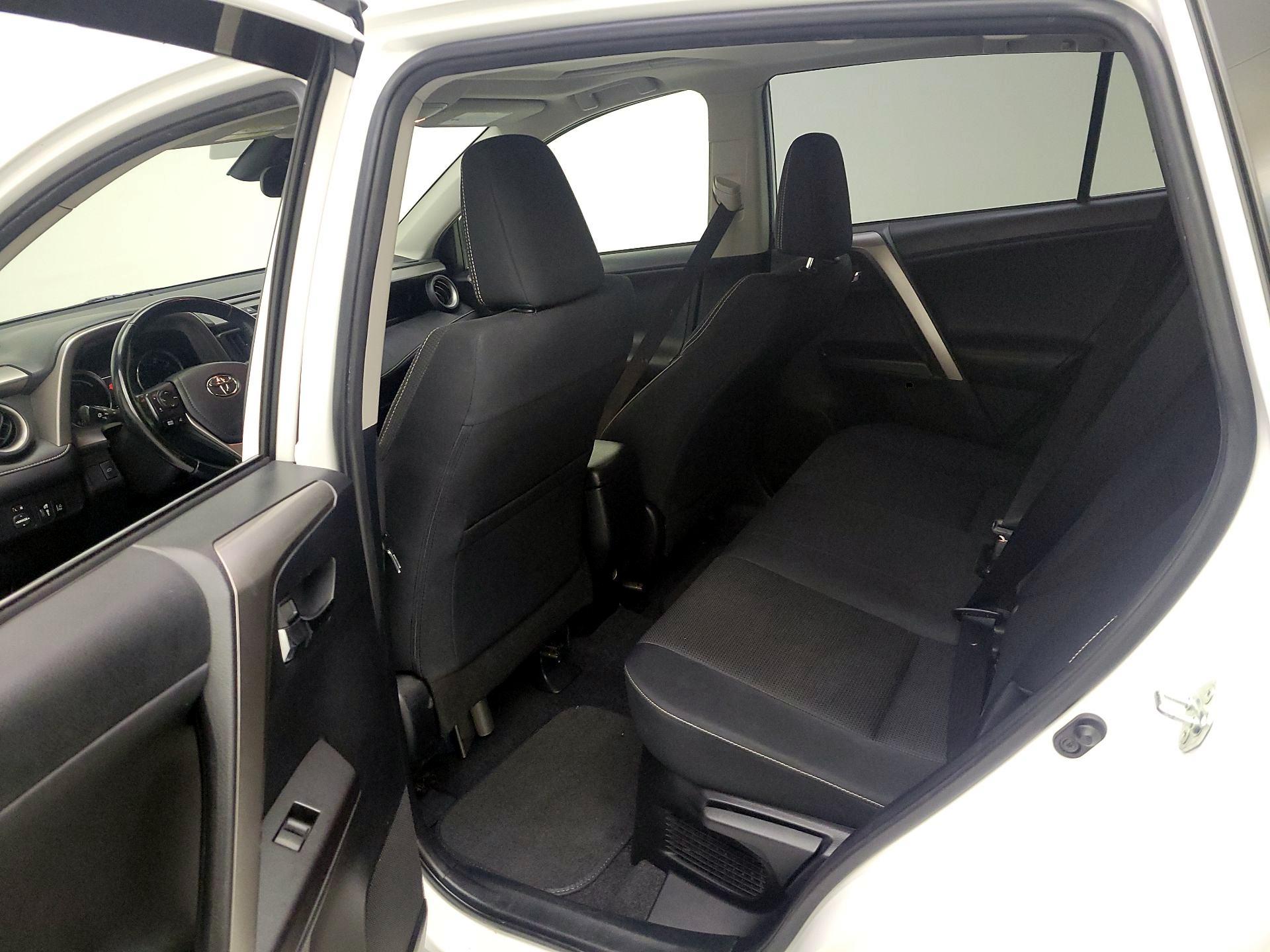 Thumbnail: 2018 Toyota RAV4 - 19