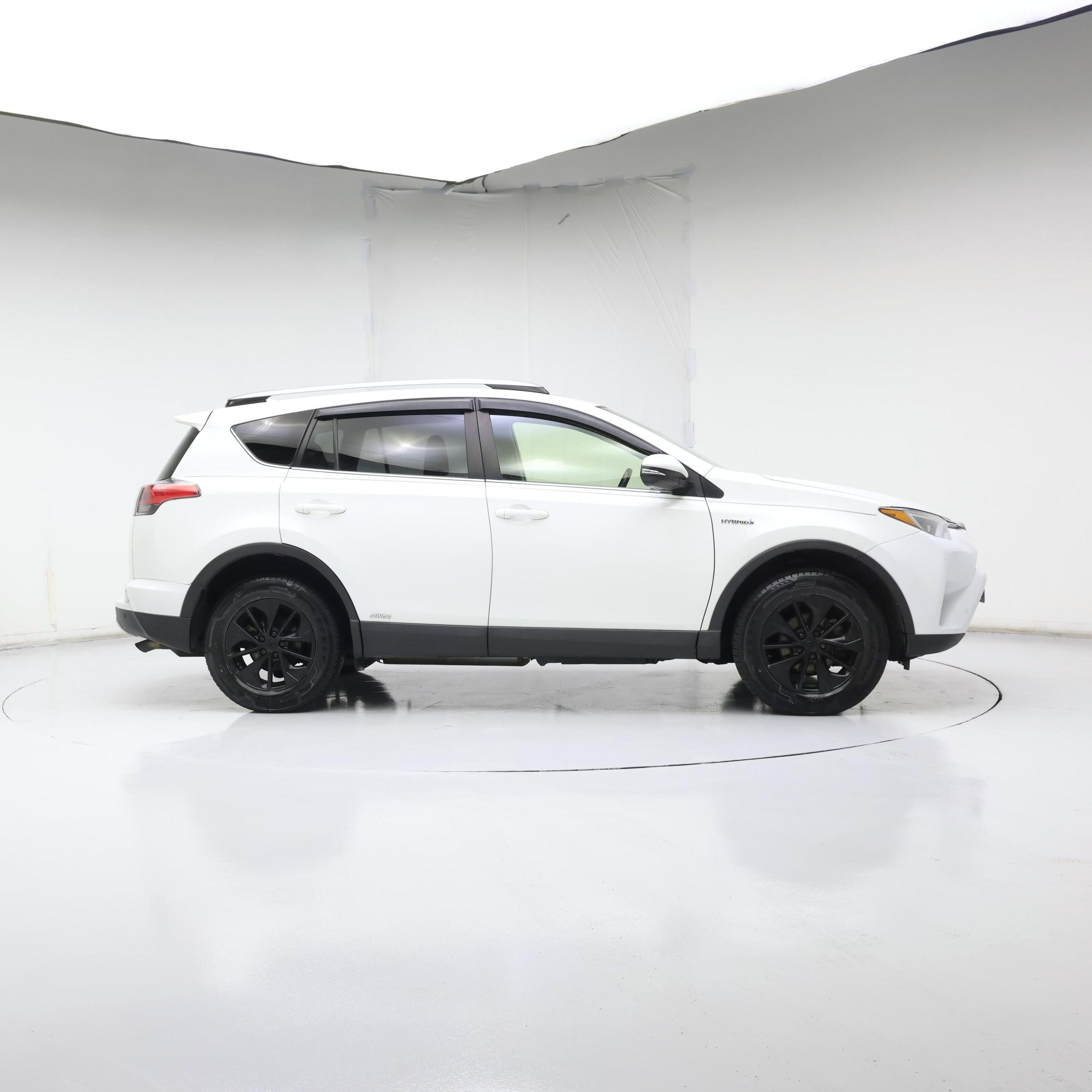 Thumbnail: 2018 Toyota RAV4 - 7