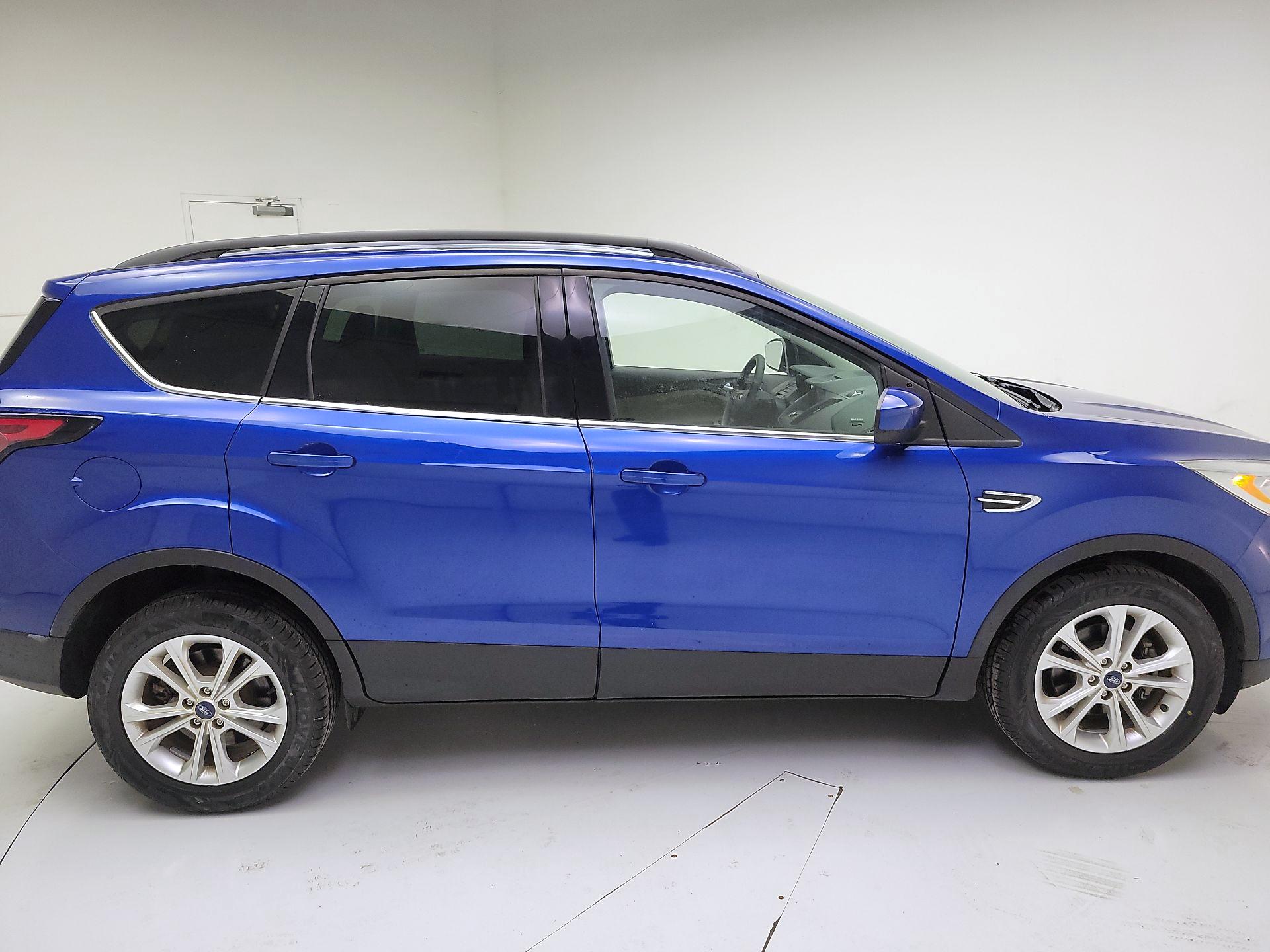 Thumbnail: 2017 Ford Escape - 4