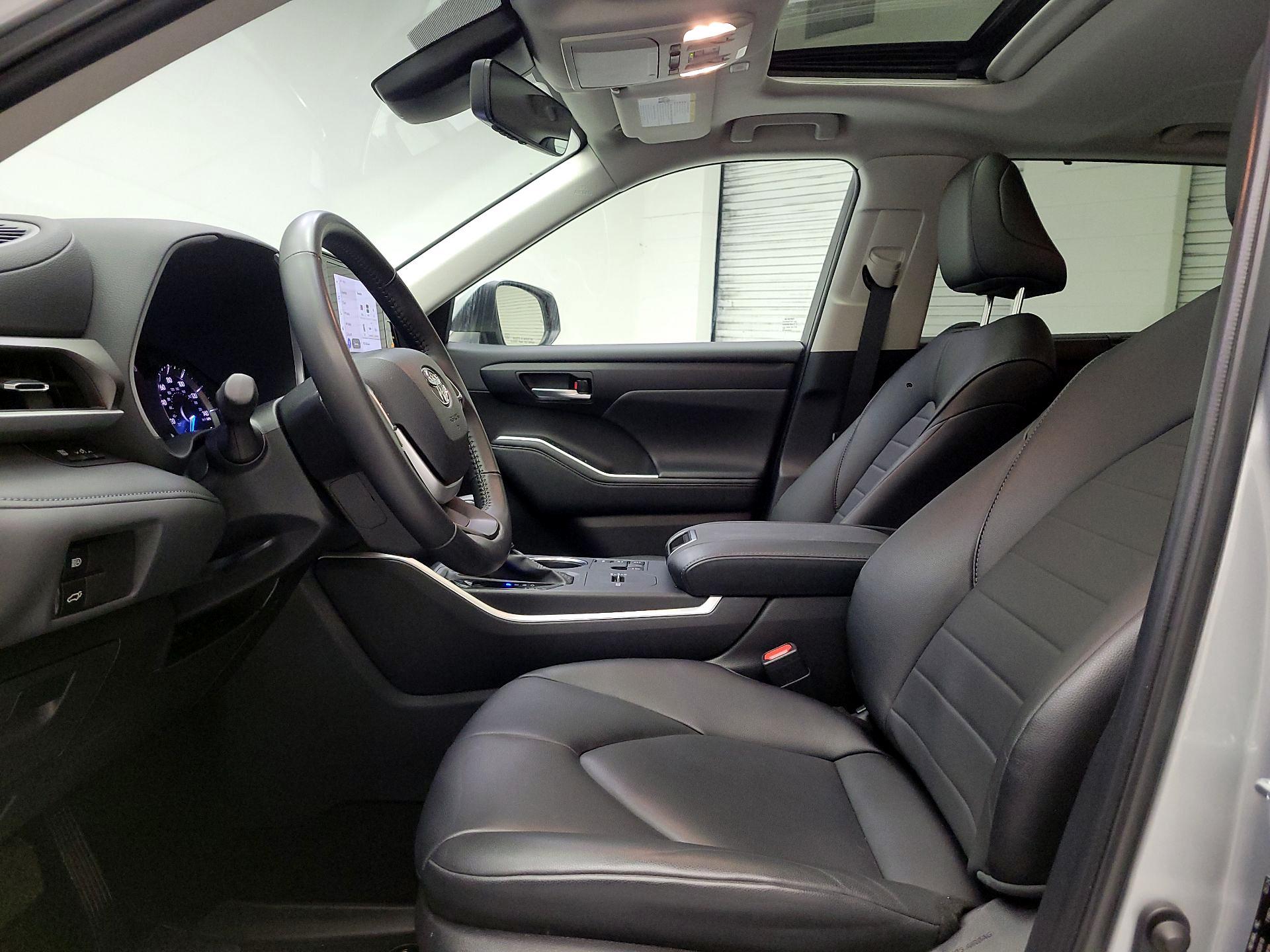 Thumbnail: 2024 Toyota Highlander - 9