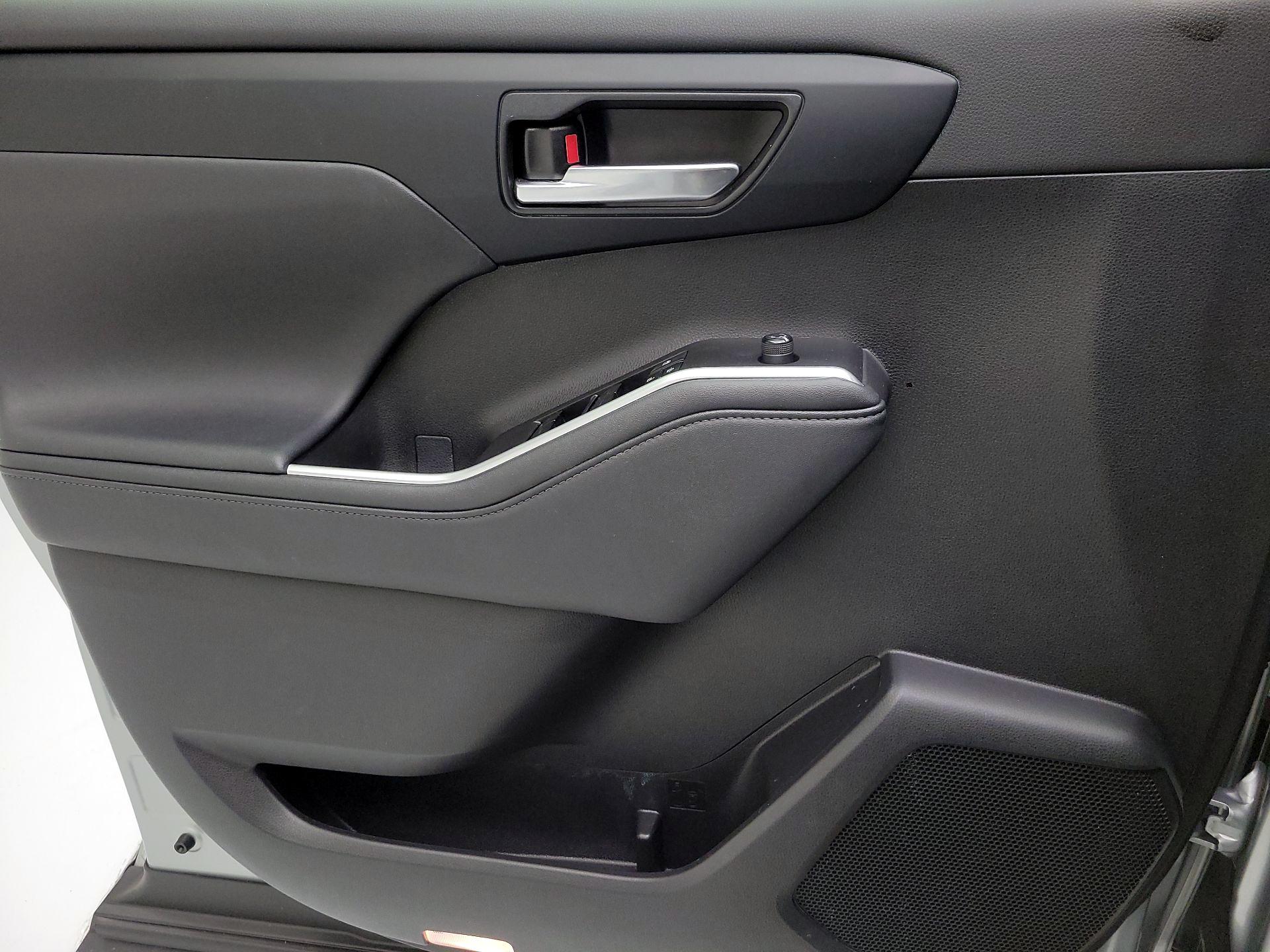 Thumbnail: 2024 Toyota Highlander - 10