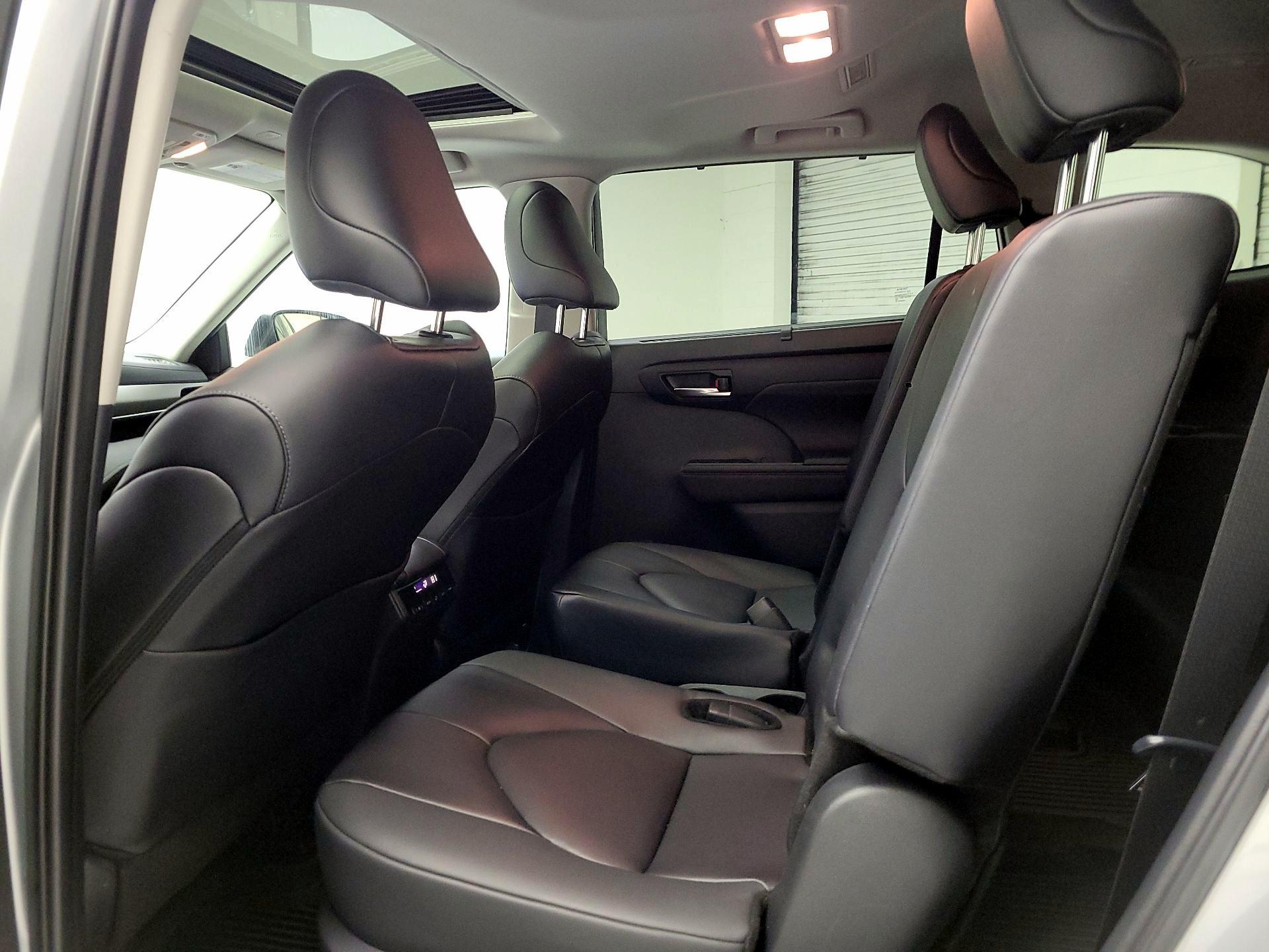 Thumbnail: 2024 Toyota Highlander - 18