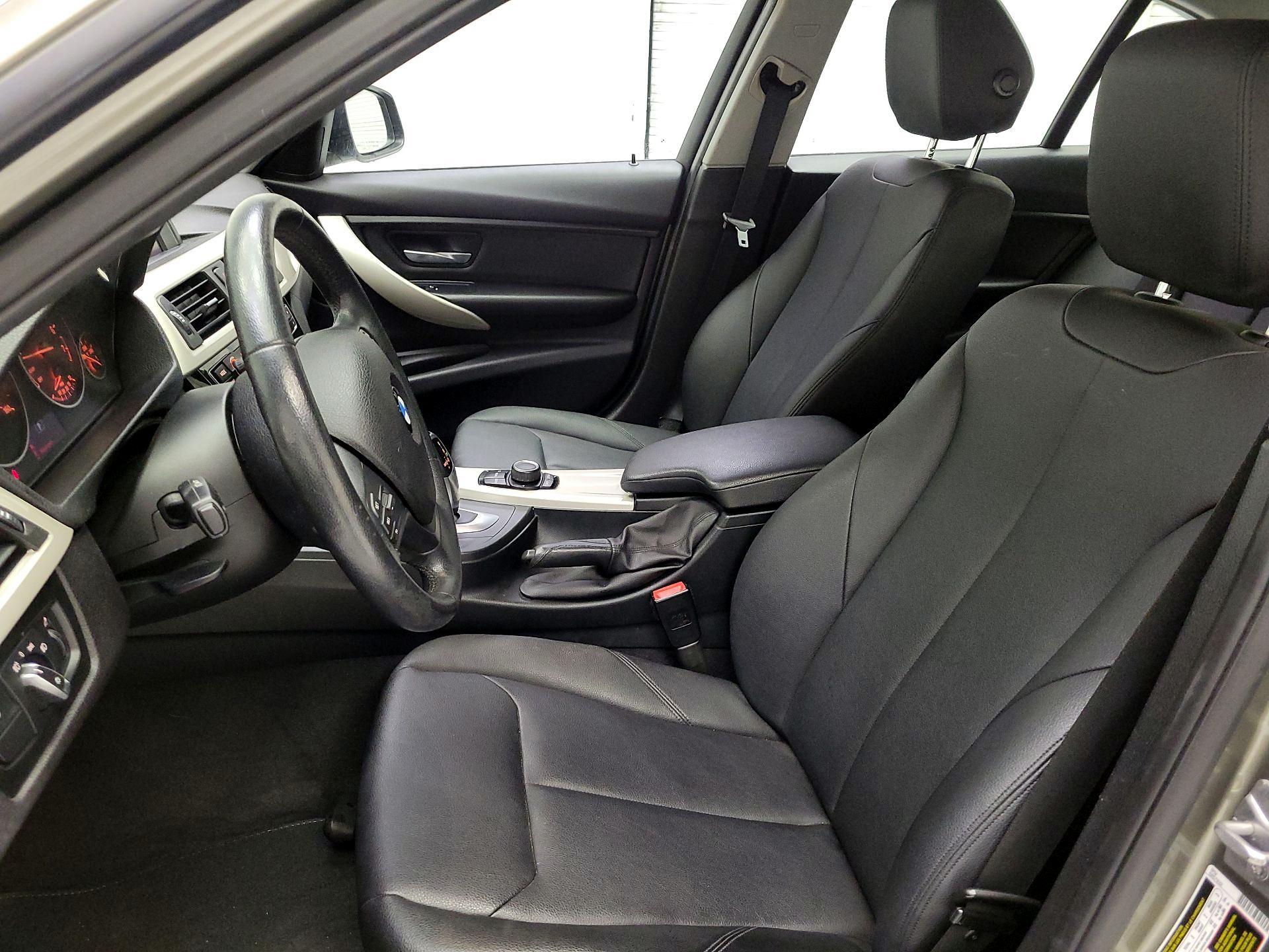 Thumbnail: 2016 BMW 3 Series - 9