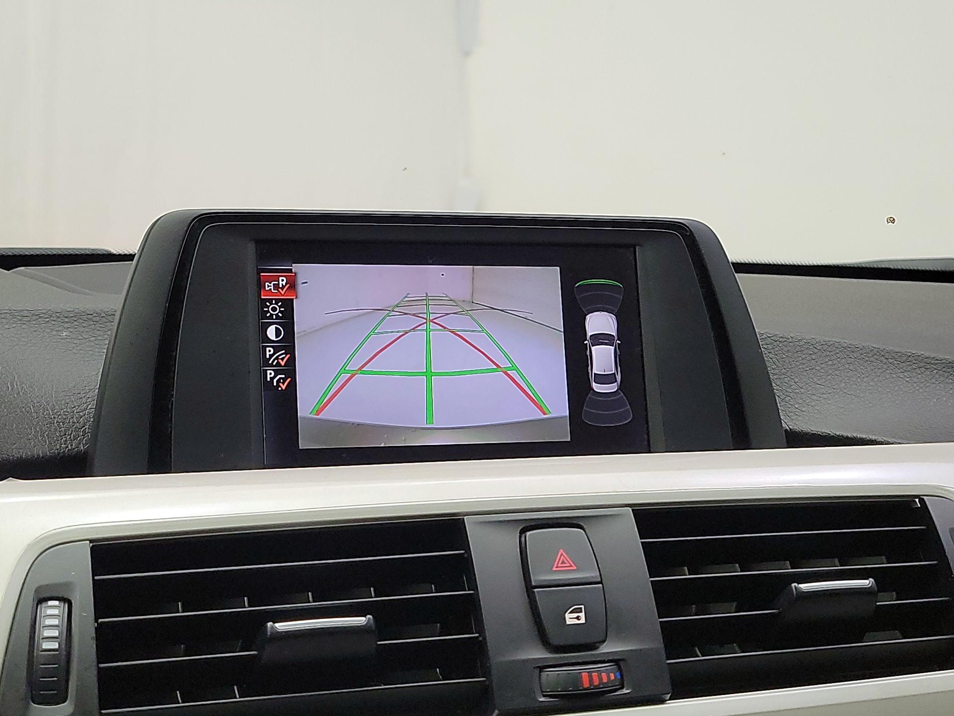 Thumbnail: 2016 BMW 3 Series - 12