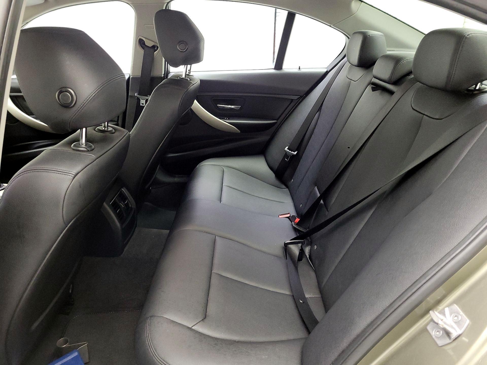 Thumbnail: 2016 BMW 3 Series - 17