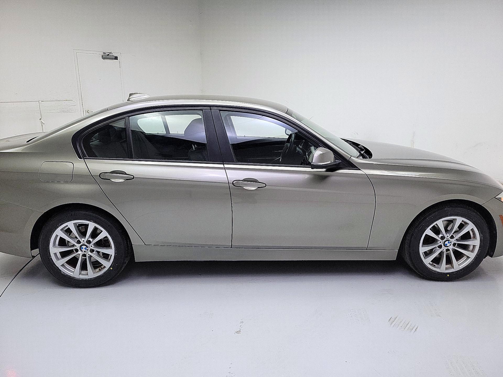 Thumbnail: 2016 BMW 3 Series - 4