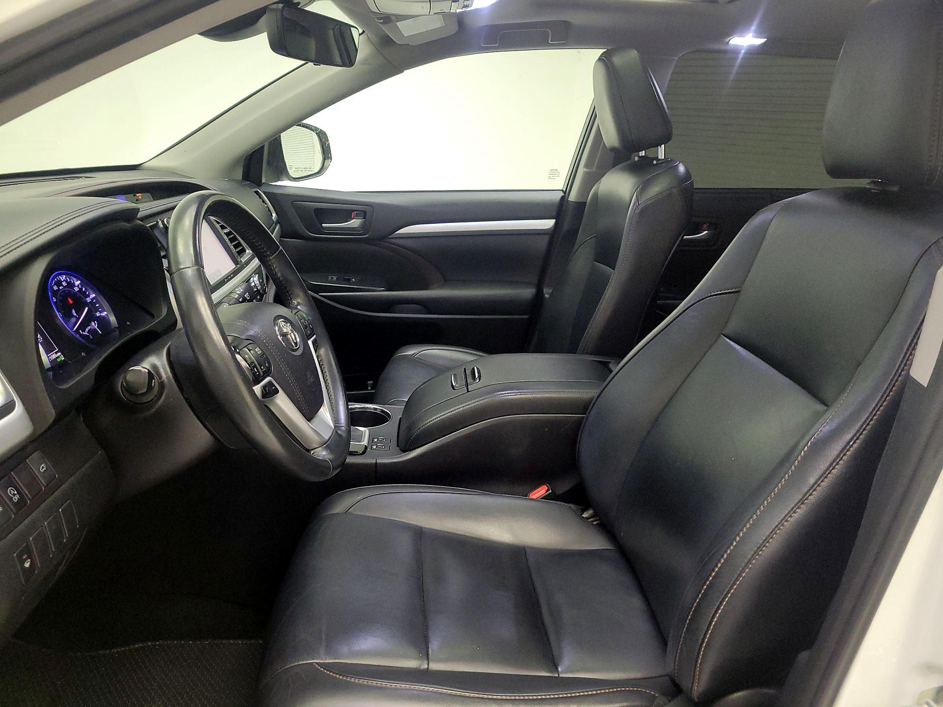 Thumbnail: 2019 Toyota Highlander - 9