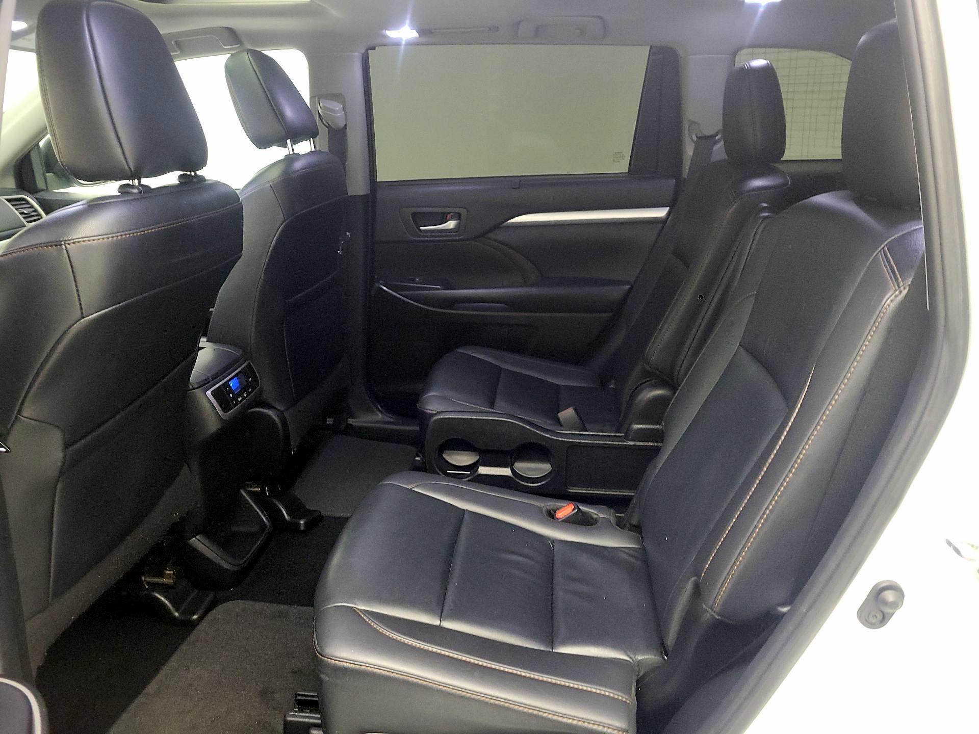 Thumbnail: 2019 Toyota Highlander - 19