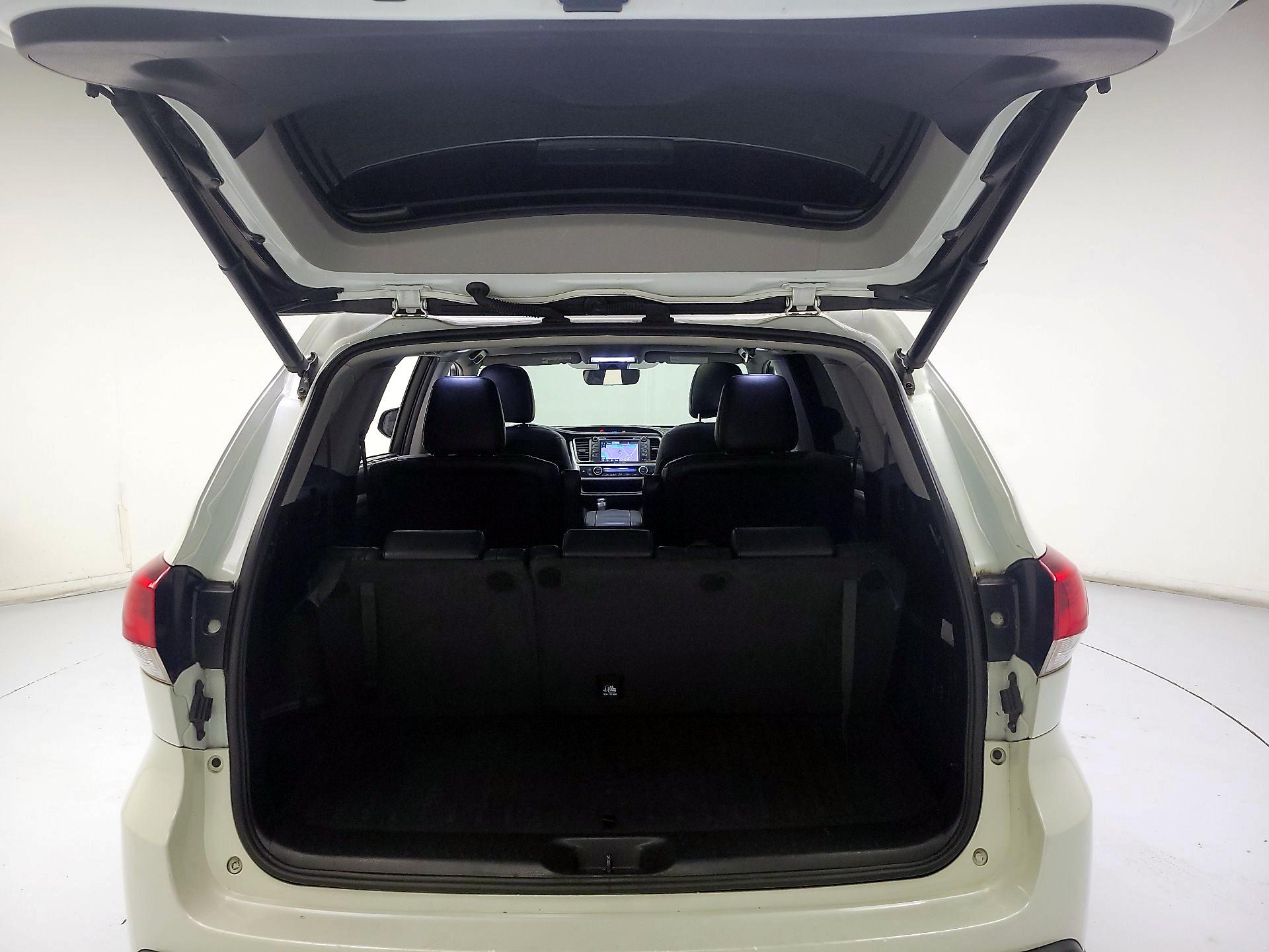 Thumbnail: 2019 Toyota Highlander - 20