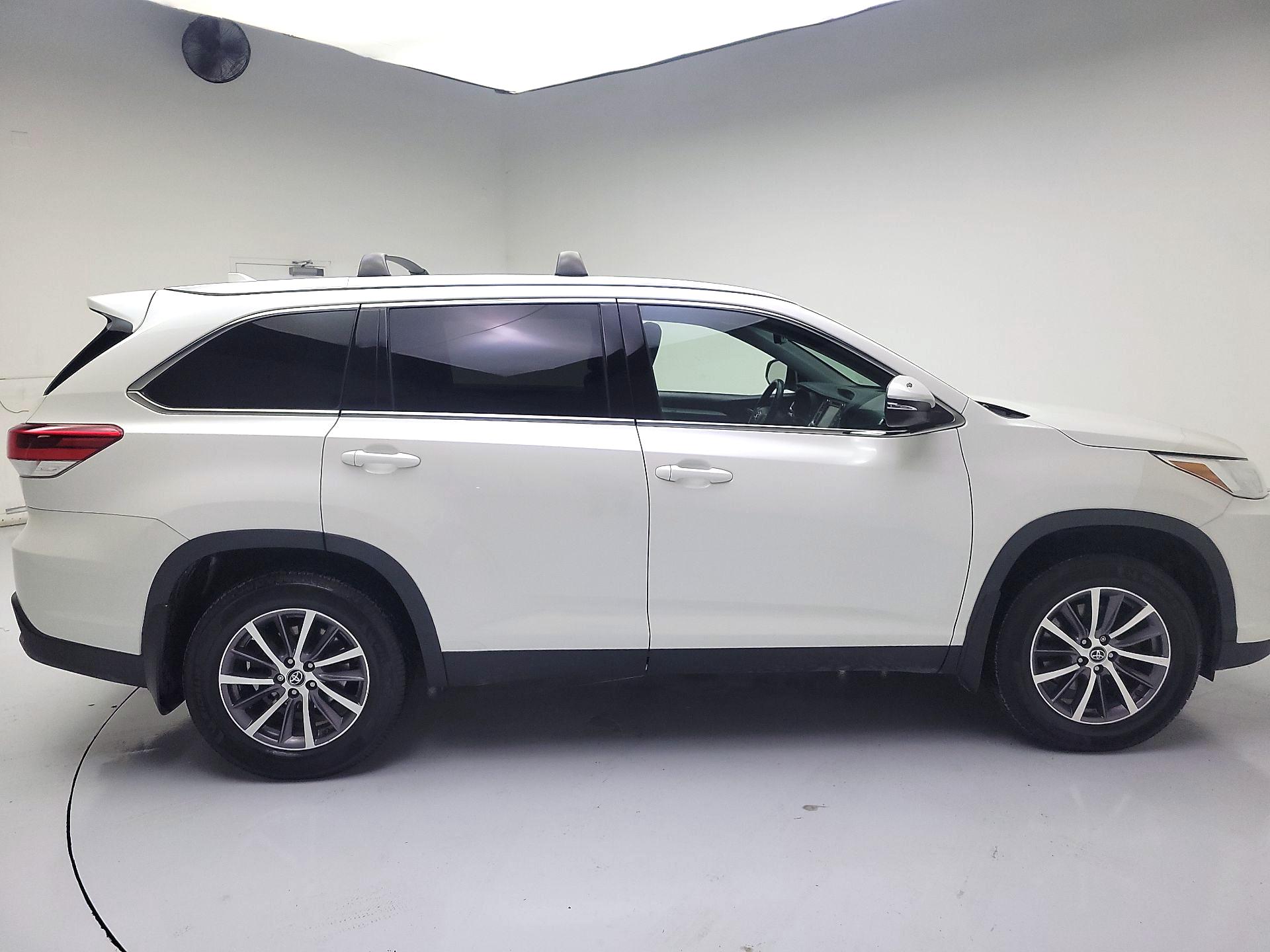 Thumbnail: 2019 Toyota Highlander - 4