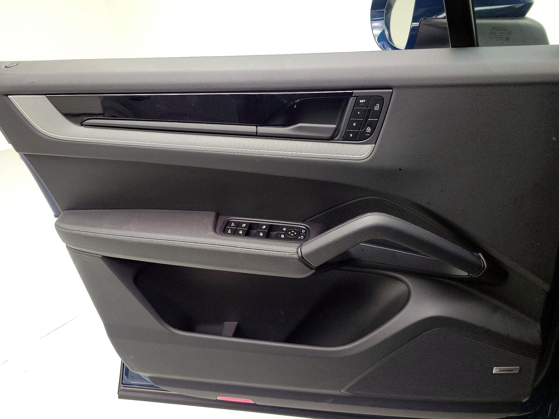 Thumbnail: 2024 Porsche Cayenne - 10