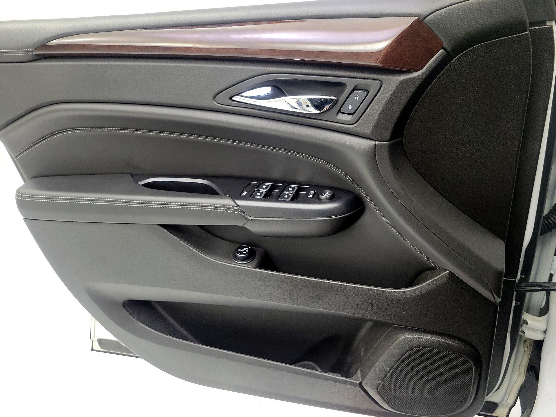 Thumbnail: 2016 Cadillac SRX - 10