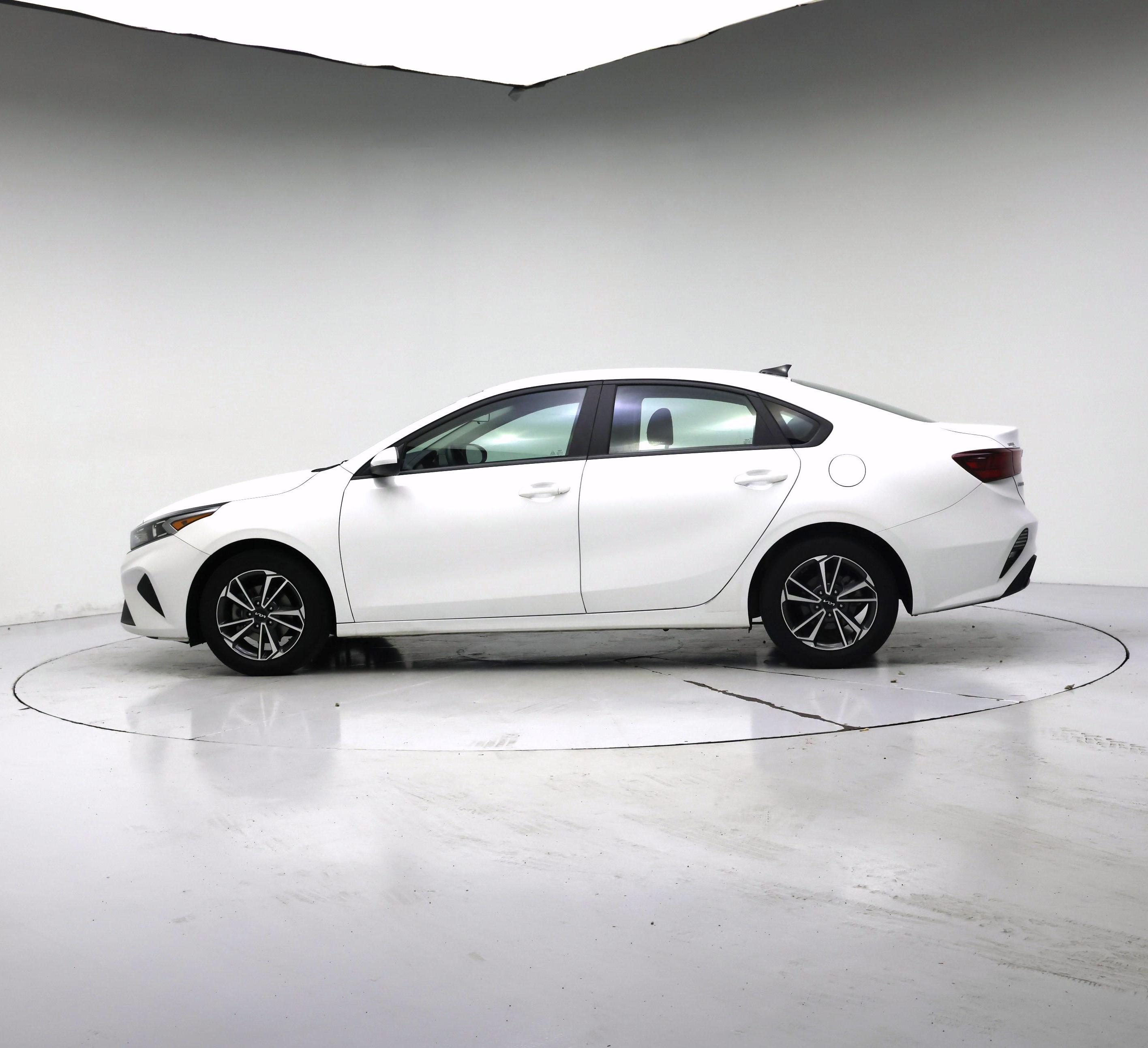 Thumbnail: 2023 Kia Forte - 3