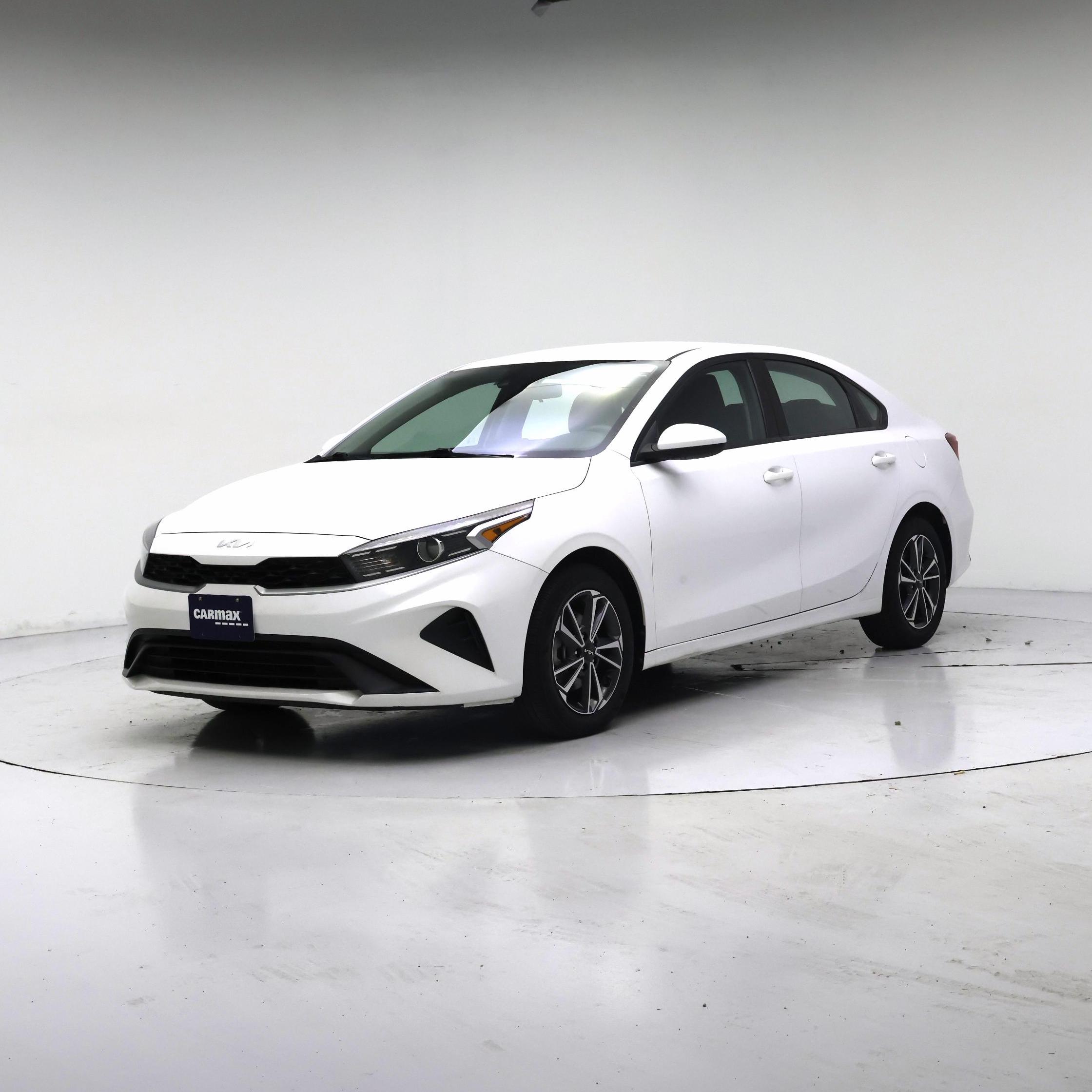 Thumbnail: 2023 Kia Forte - 4