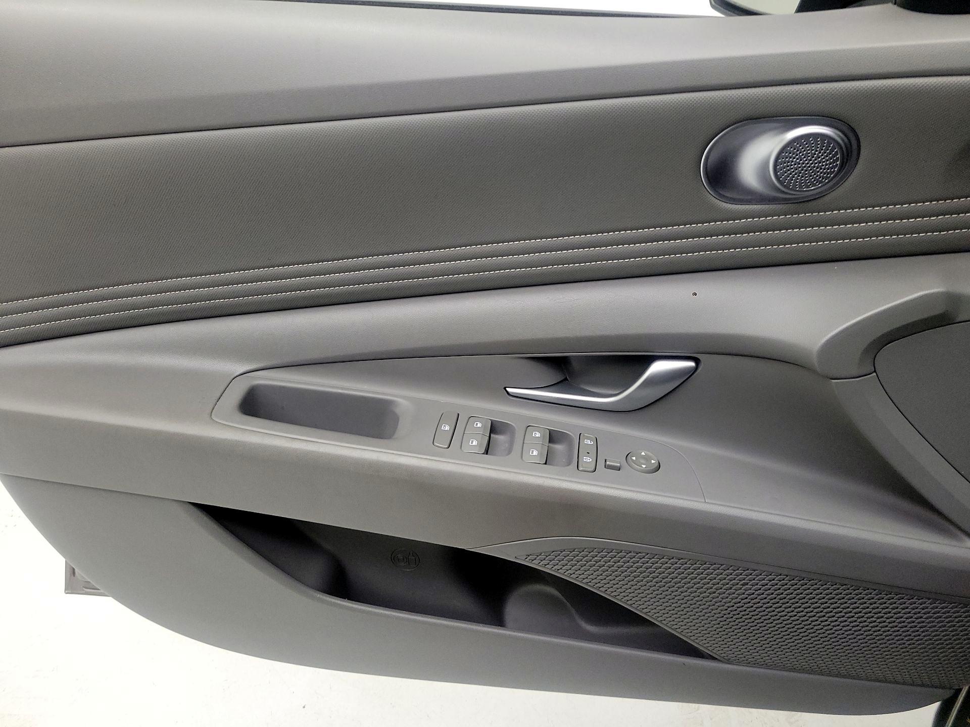 Thumbnail: 2023 Hyundai Elantra - 10