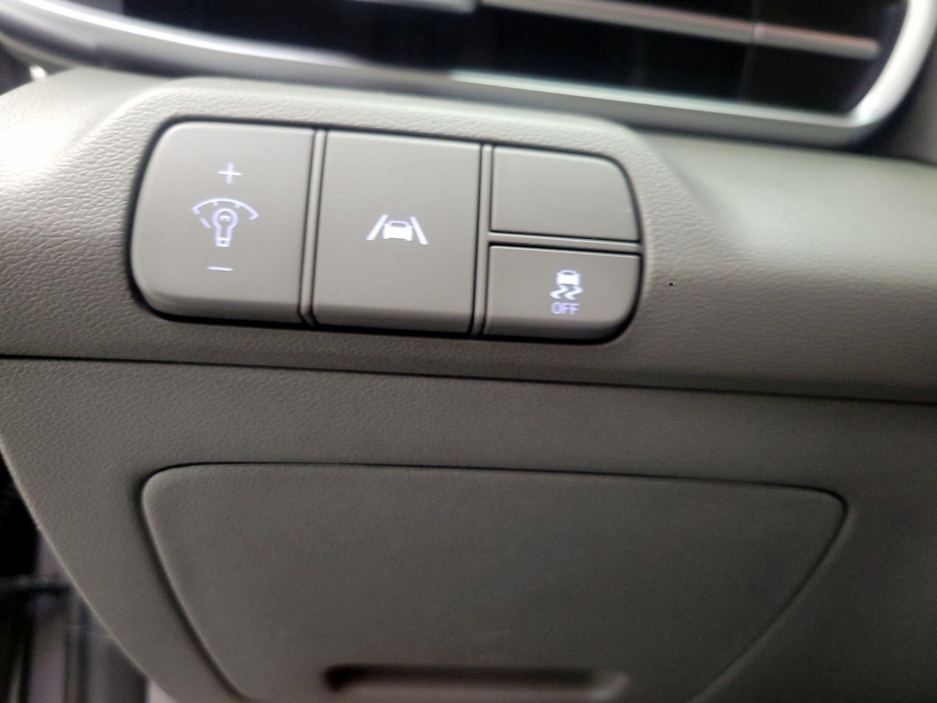 Thumbnail: 2023 Hyundai Elantra - 11