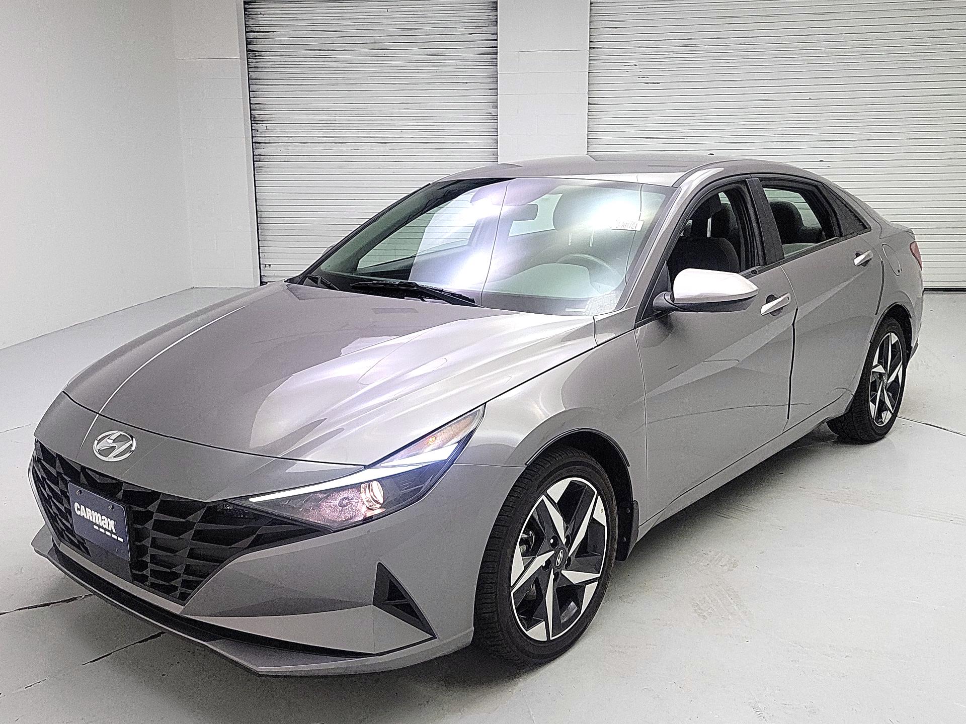 Thumbnail: 2023 Hyundai Elantra - 3