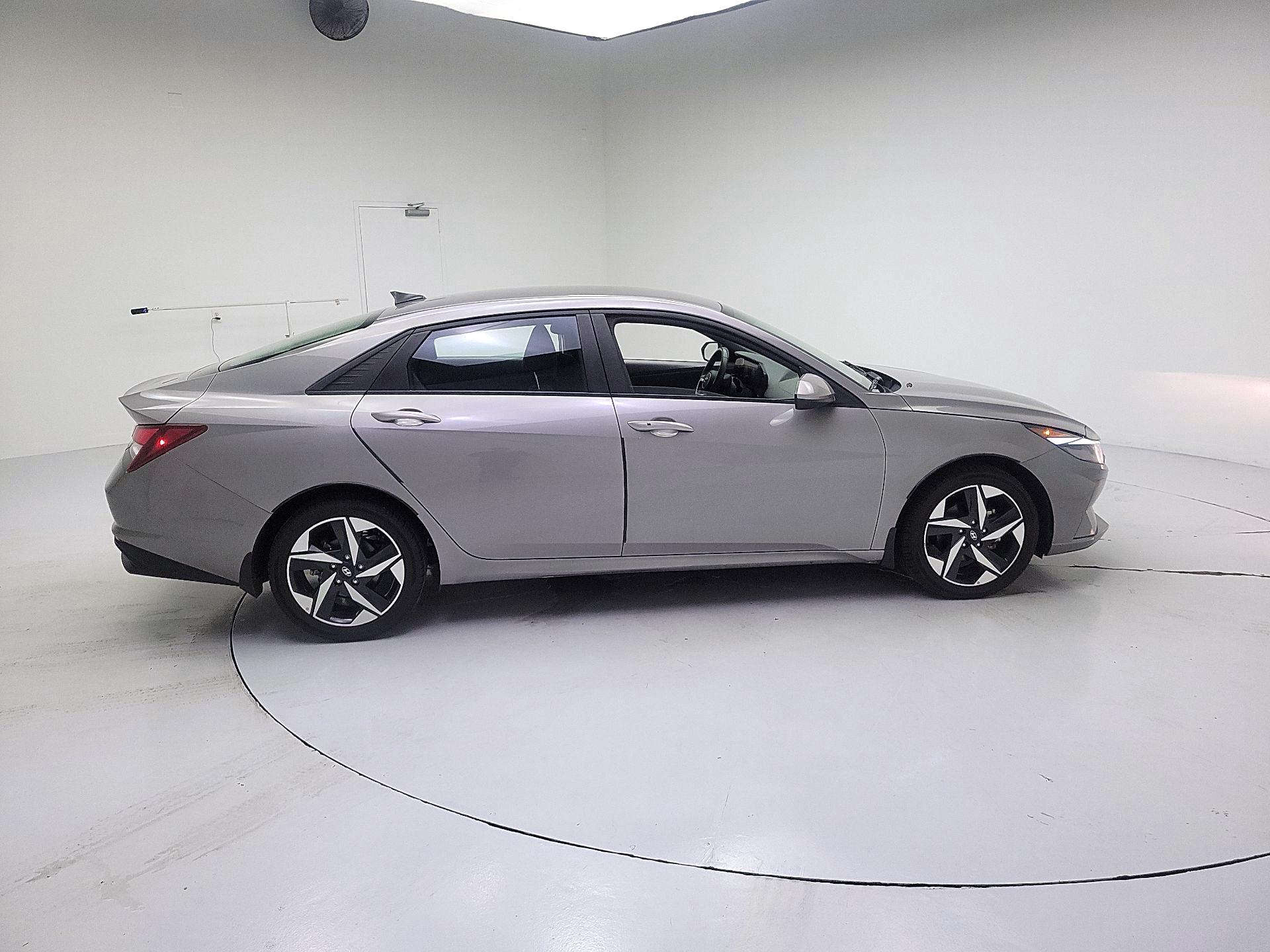 Thumbnail: 2023 Hyundai Elantra - 4