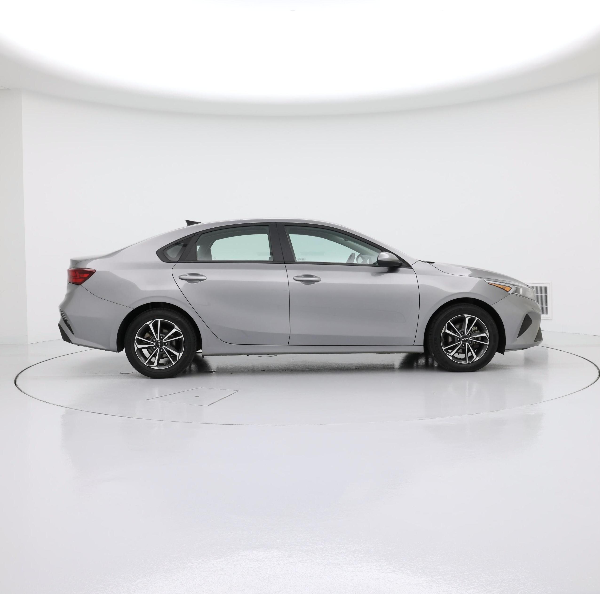 Thumbnail: 2024 Kia Forte - 7