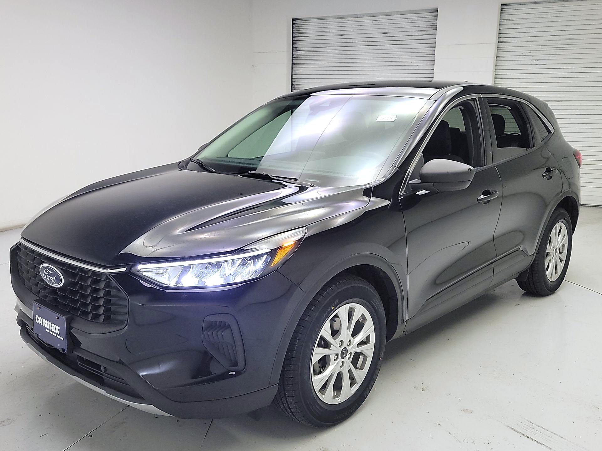 Thumbnail: 2023 Ford Escape - 3