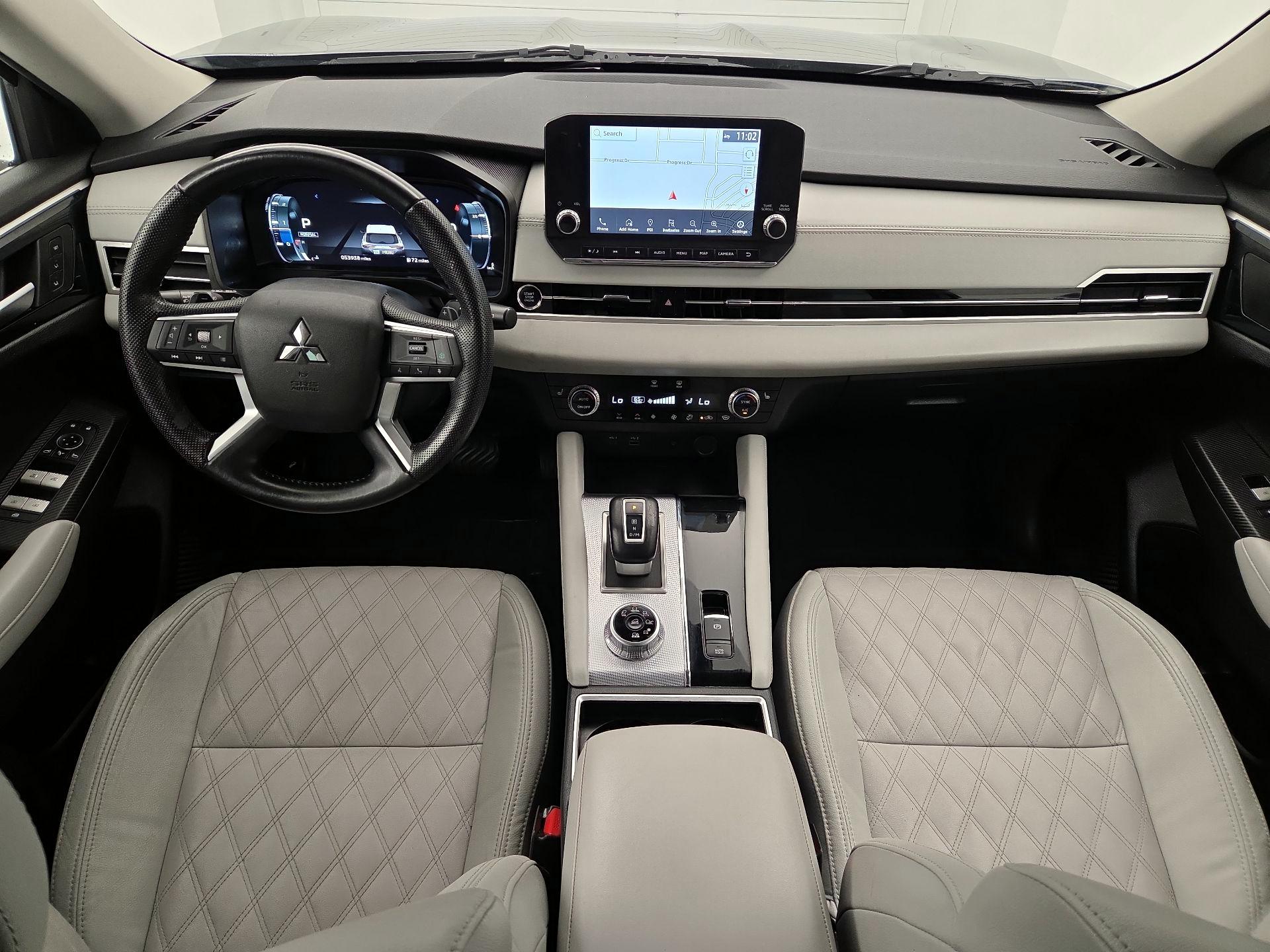 Thumbnail: 2023 Mitsubishi Outlander - 9