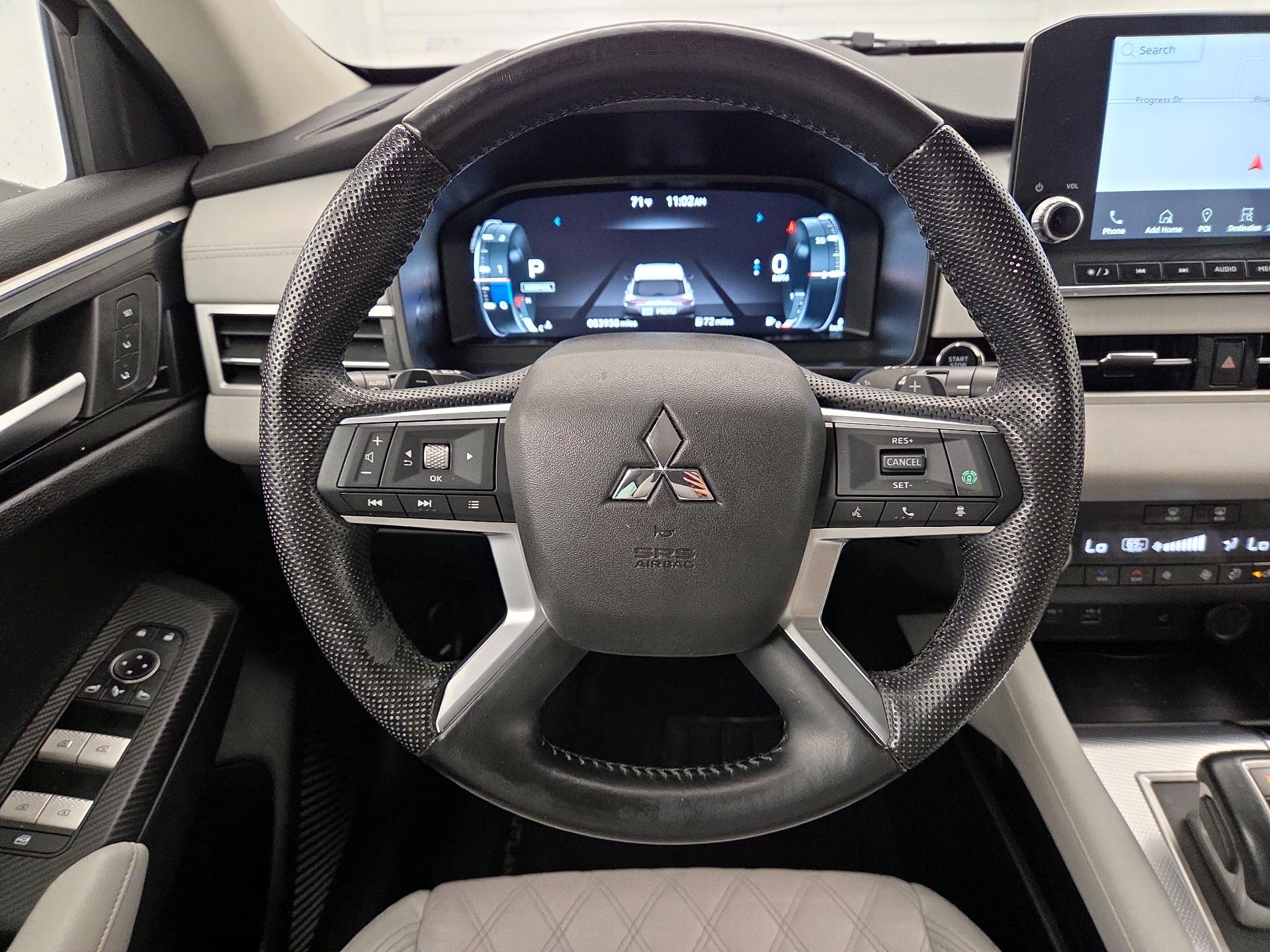 Thumbnail: 2023 Mitsubishi Outlander - 10