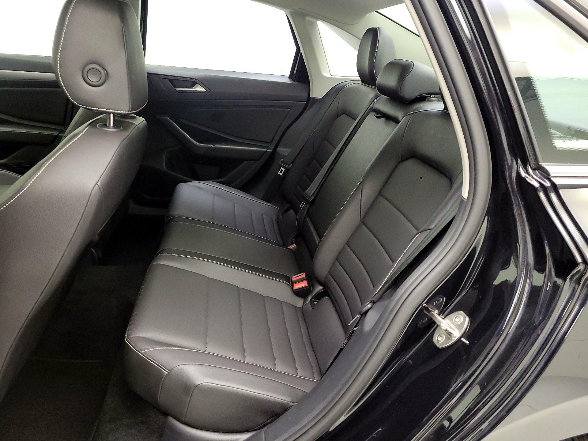 Thumbnail: 2024 Volkswagen Jetta - 17