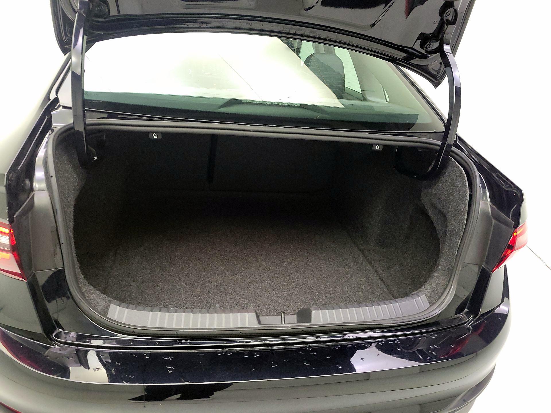 Thumbnail: 2024 Volkswagen Jetta - 18