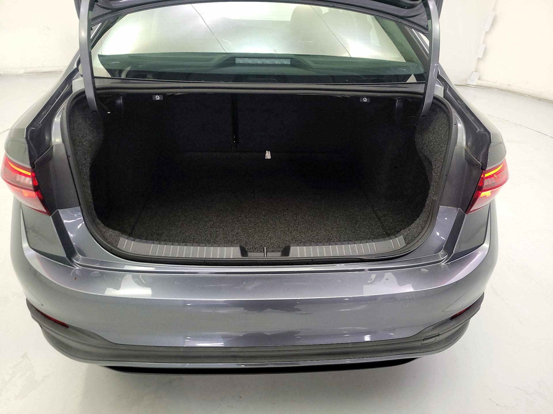 Thumbnail: 2024 Volkswagen Jetta - 18