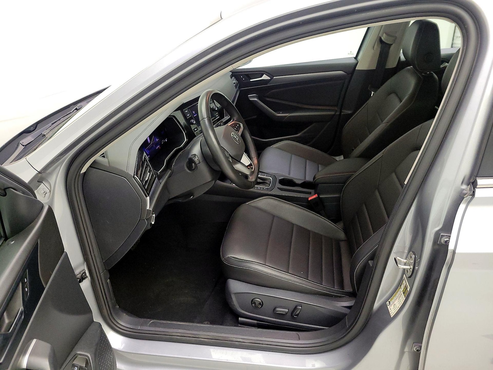 2024 Volkswagen Jetta SE - Photo 12