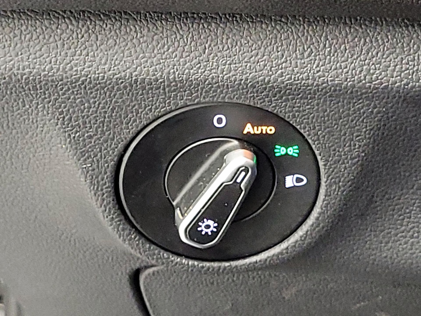 2024 Volkswagen Jetta SE - Photo 14