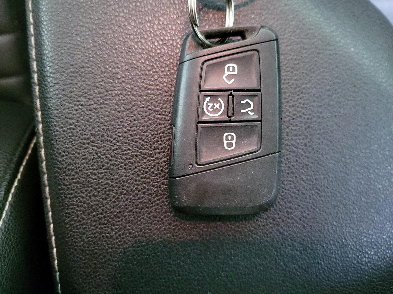 2024 Volkswagen Jetta SE - Photo 23