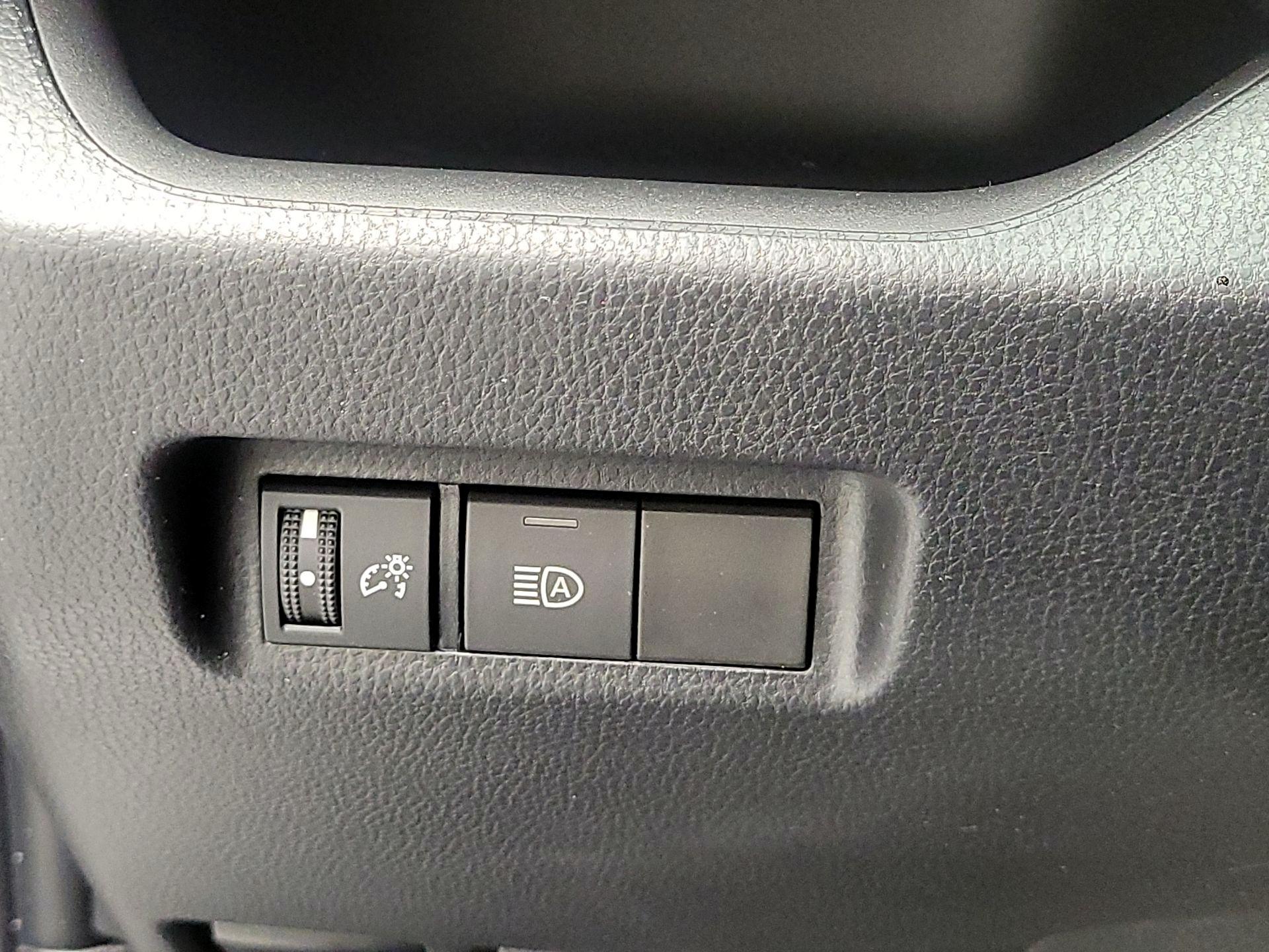 Thumbnail: 2022 Toyota RAV4 - 11