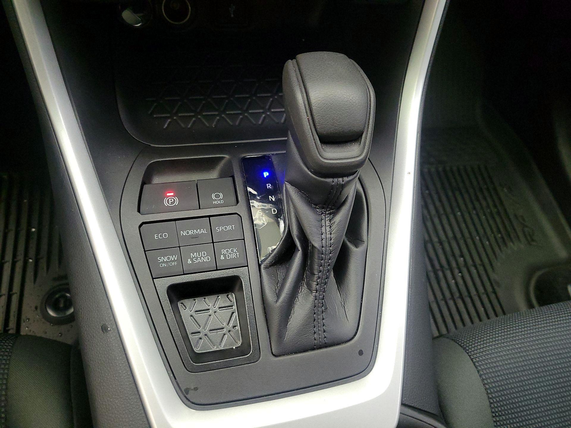 Thumbnail: 2022 Toyota RAV4 - 15