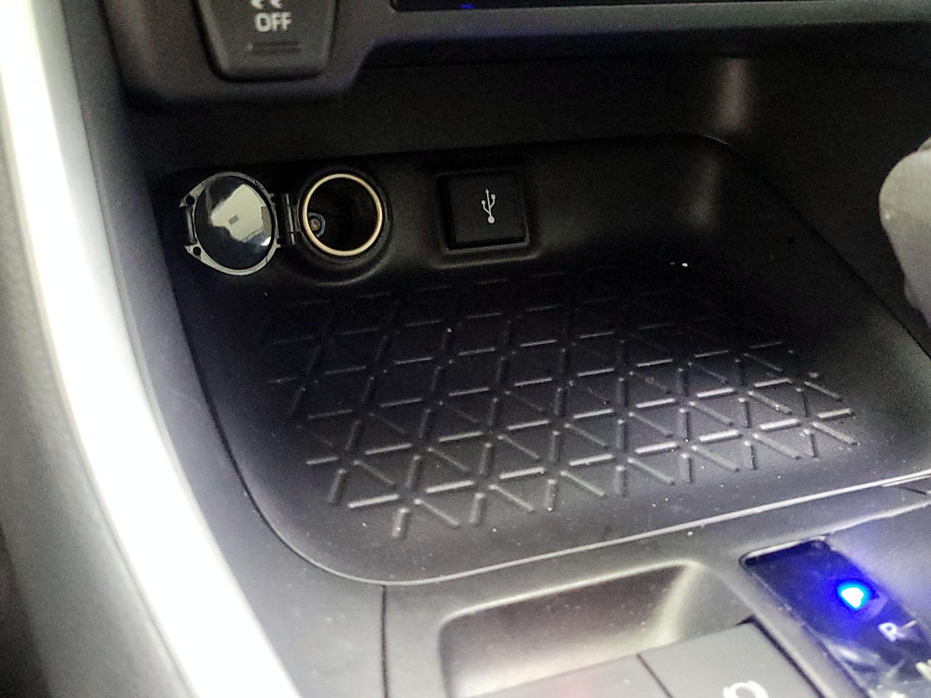 Thumbnail: 2022 Toyota RAV4 - 16