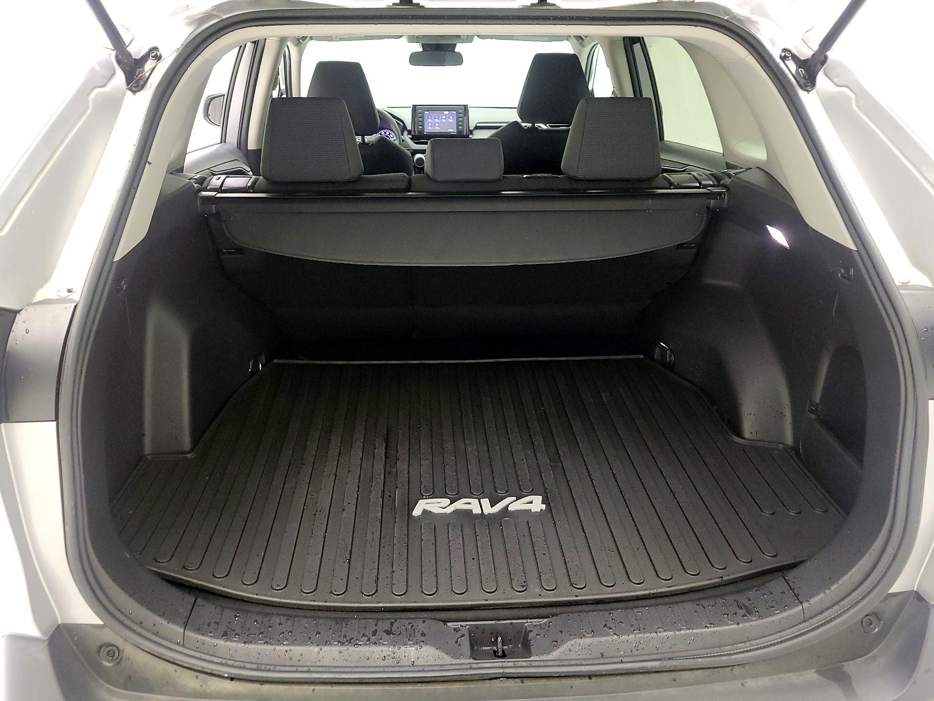 Thumbnail: 2022 Toyota RAV4 - 18