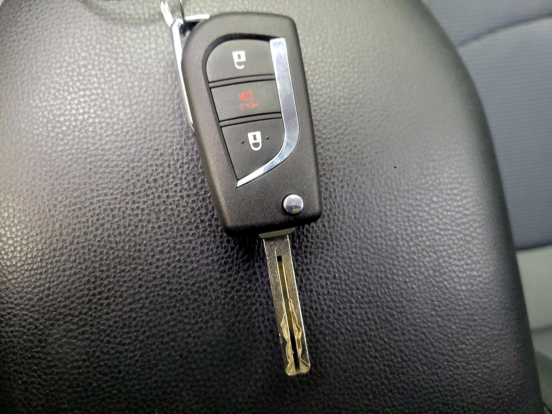 Thumbnail: 2022 Toyota RAV4 - 20