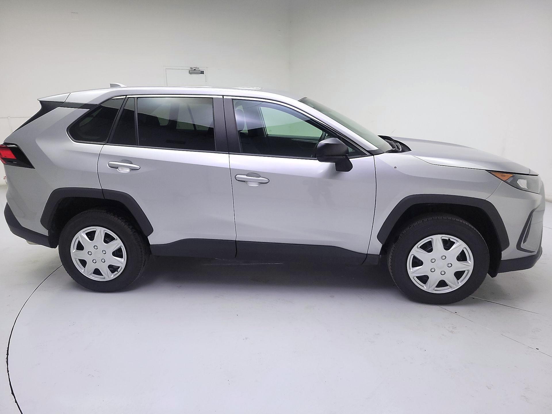 Thumbnail: 2022 Toyota RAV4 - 4