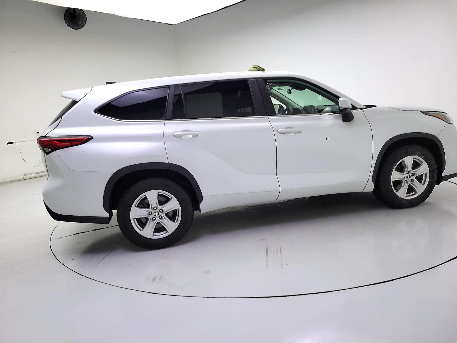 Thumbnail: 2023 Toyota Highlander - 4