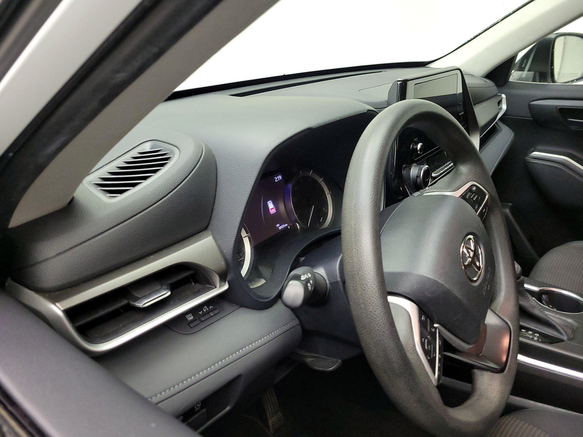 Thumbnail: 2023 Toyota Highlander - 8