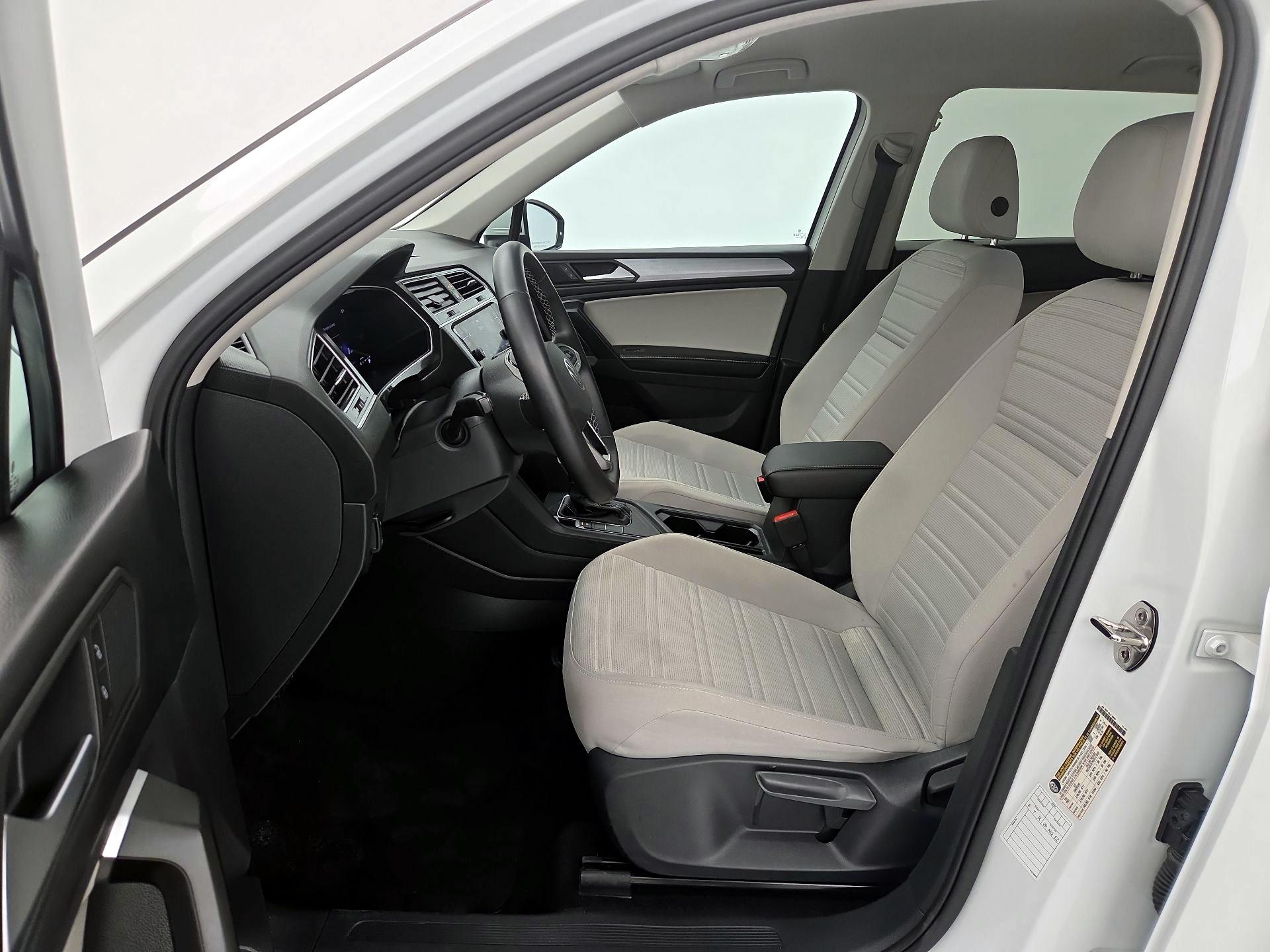 Thumbnail: 2024 Volkswagen Tiguan - 11