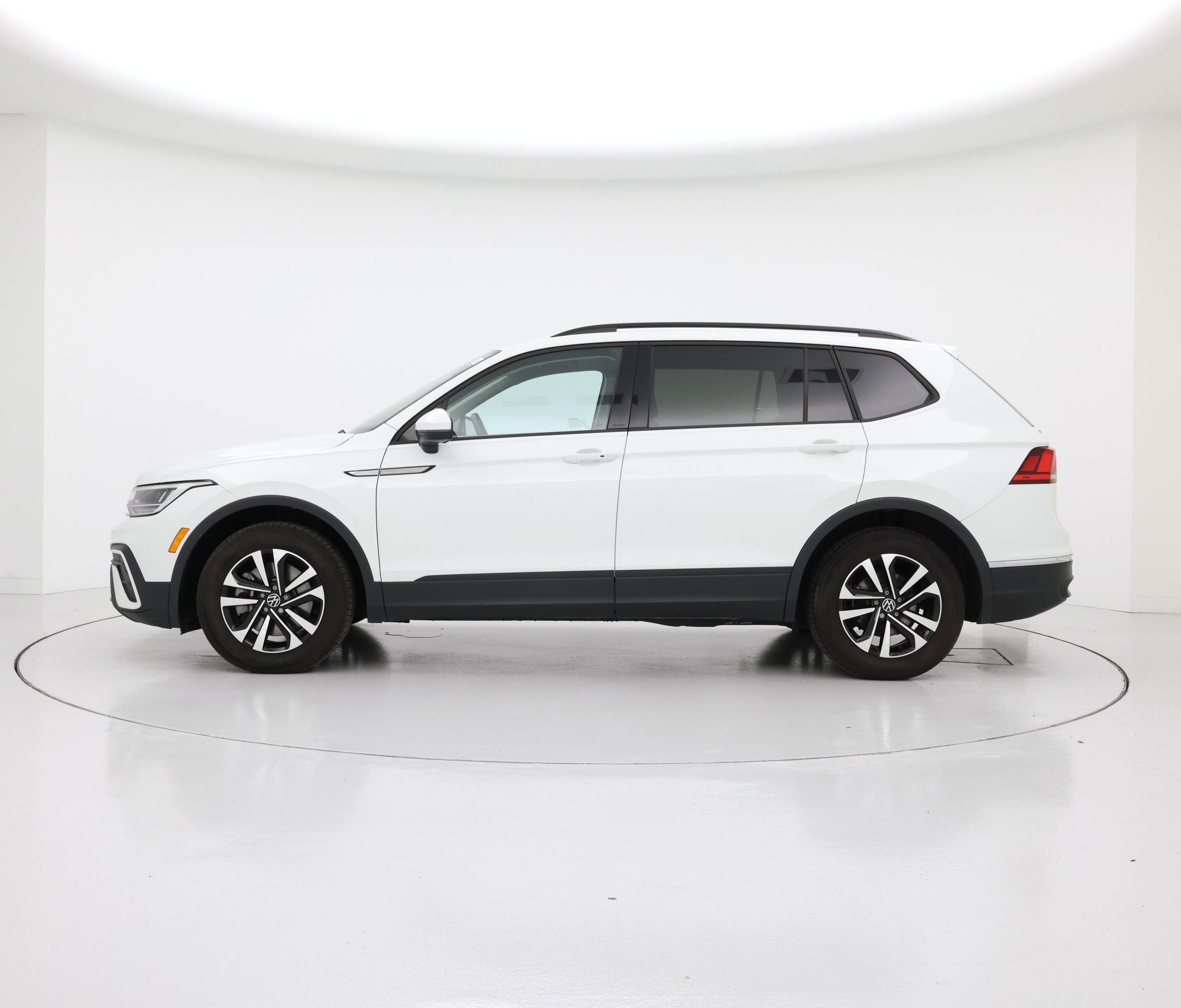Thumbnail: 2024 Volkswagen Tiguan - 3