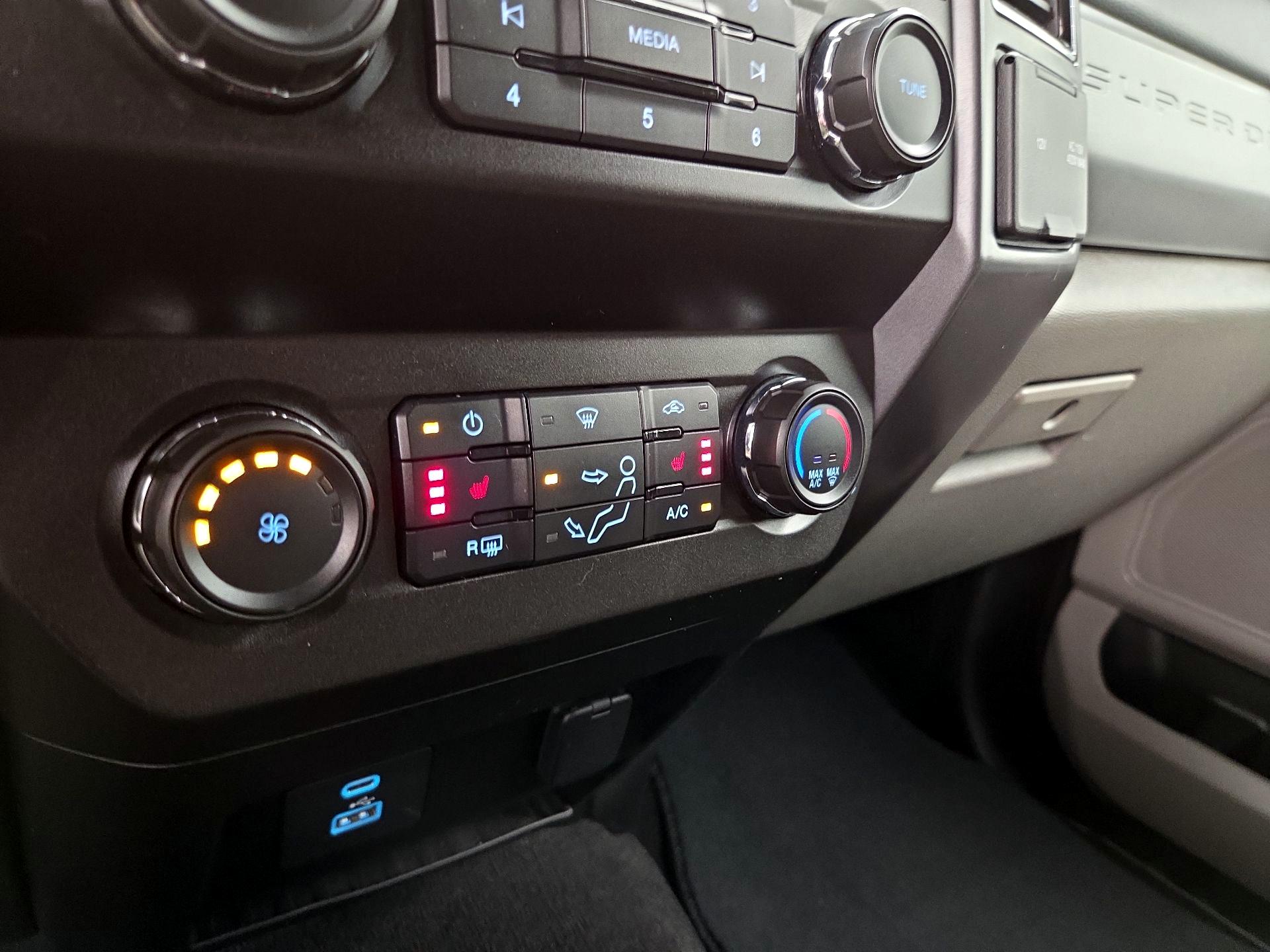 Thumbnail: 2020 Ford F-250 - 17