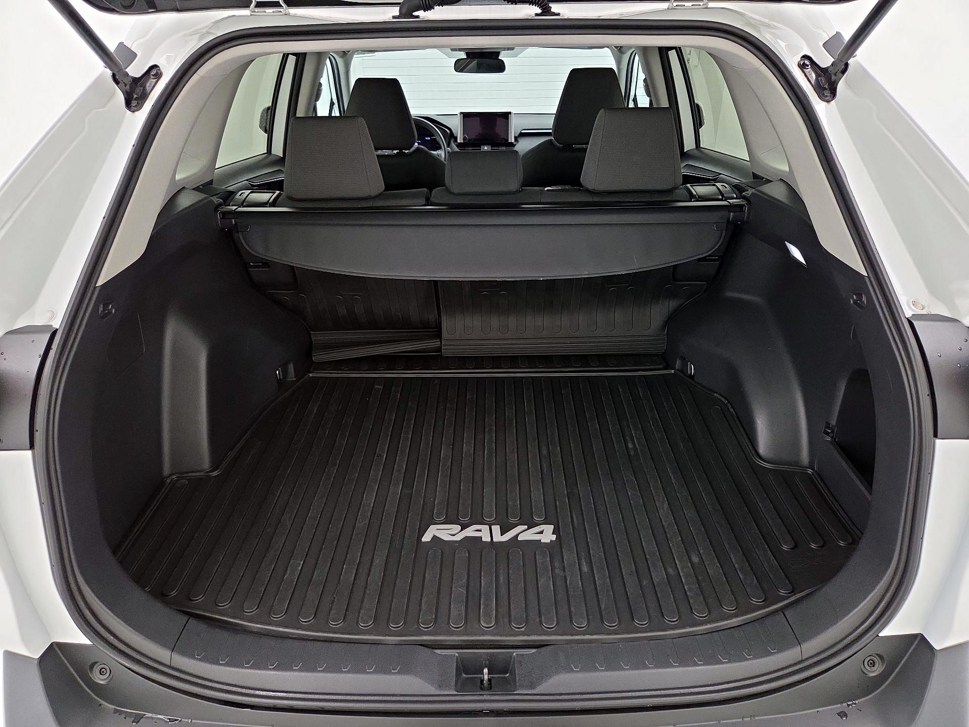 Thumbnail: 2024 Toyota RAV4 - 20