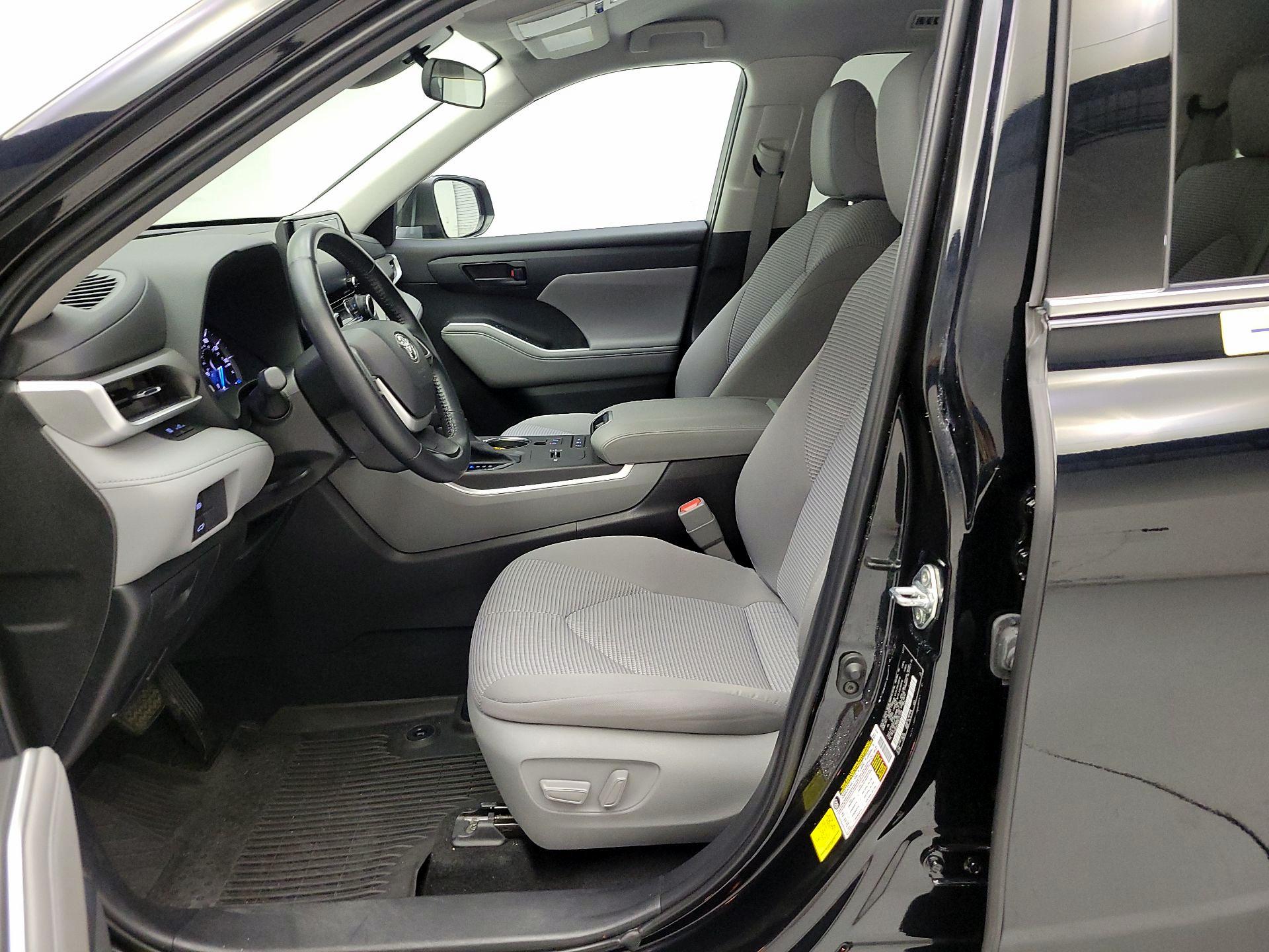 Thumbnail: 2022 Toyota Highlander - 9