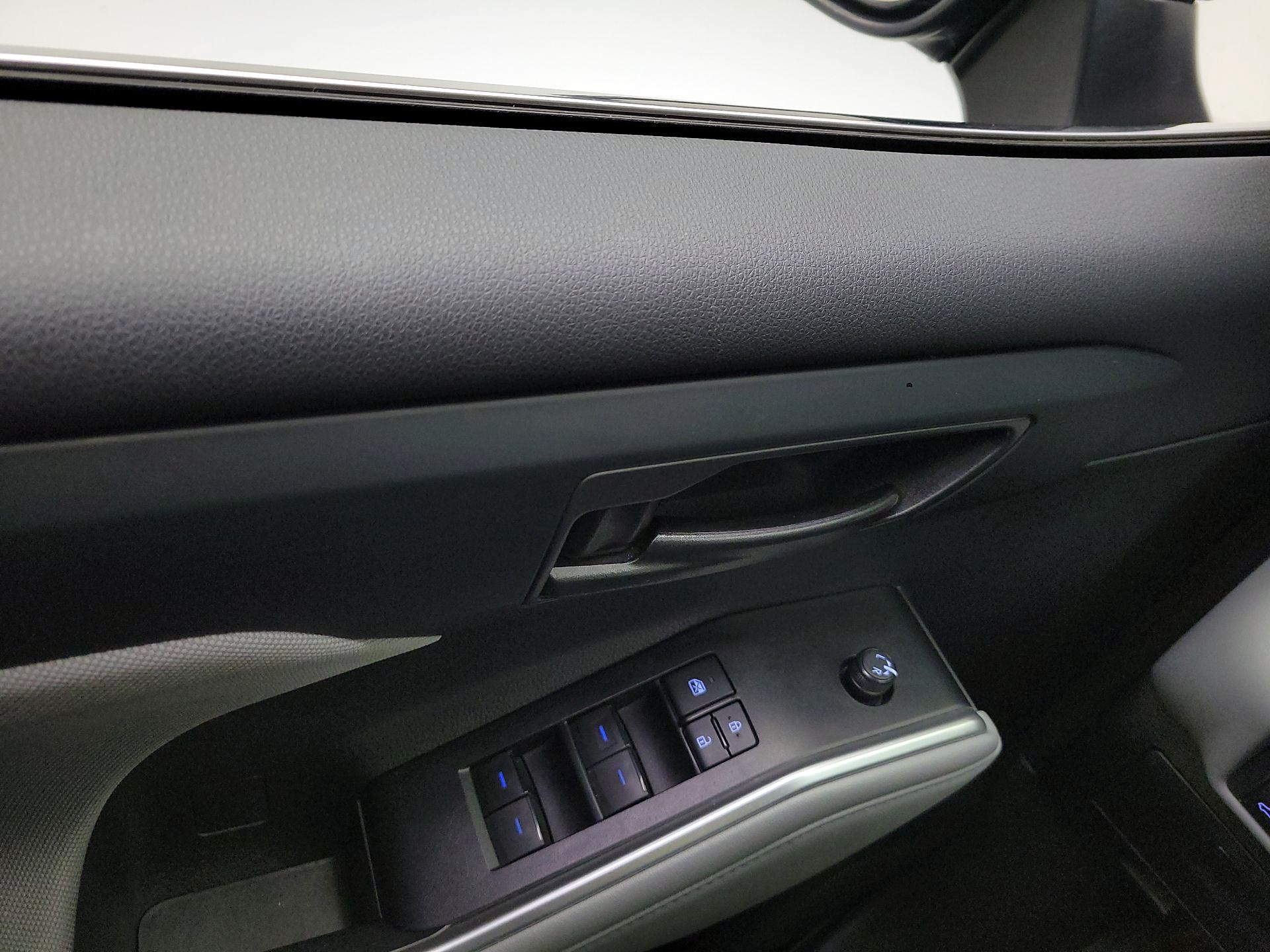 Thumbnail: 2022 Toyota Highlander - 10