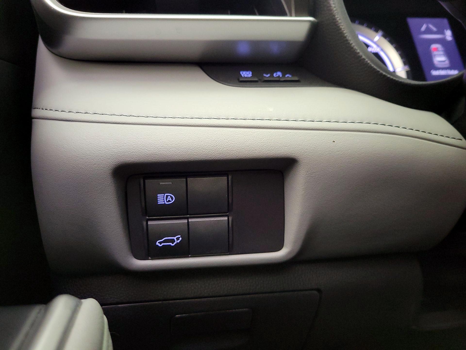 Thumbnail: 2022 Toyota Highlander - 11