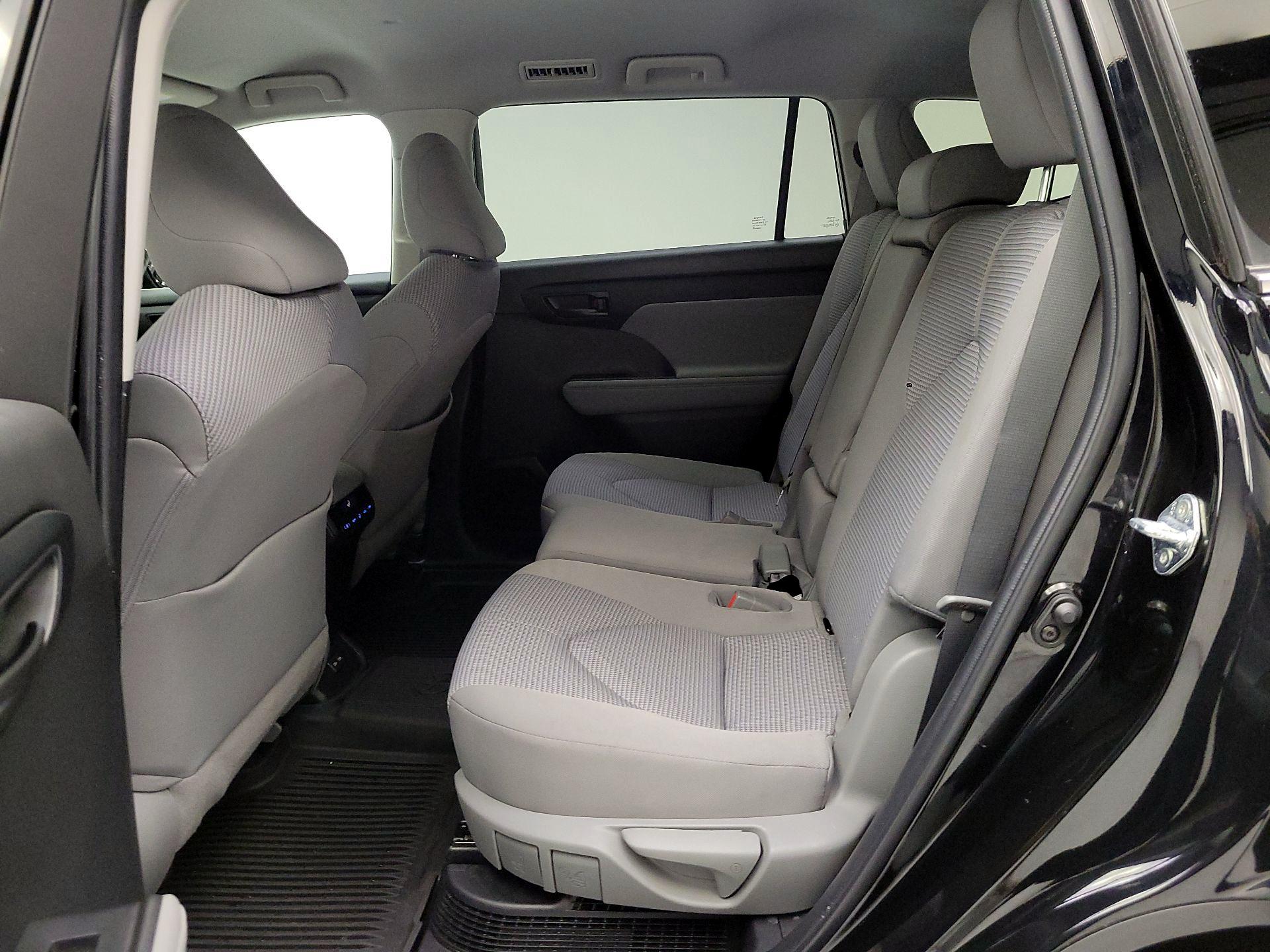 Thumbnail: 2022 Toyota Highlander - 18