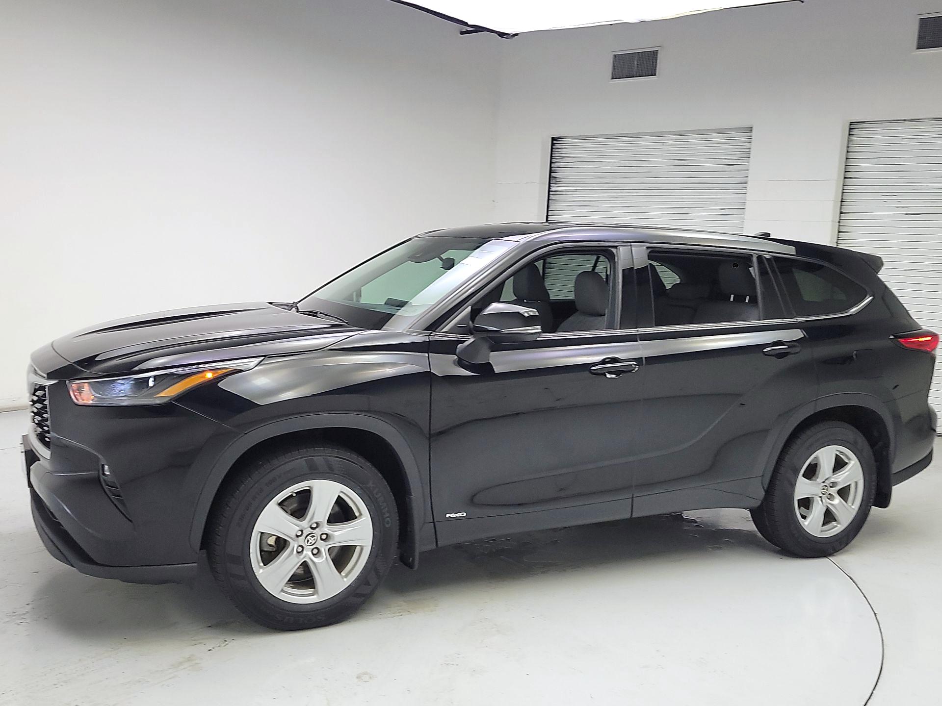 Thumbnail: 2022 Toyota Highlander - 3