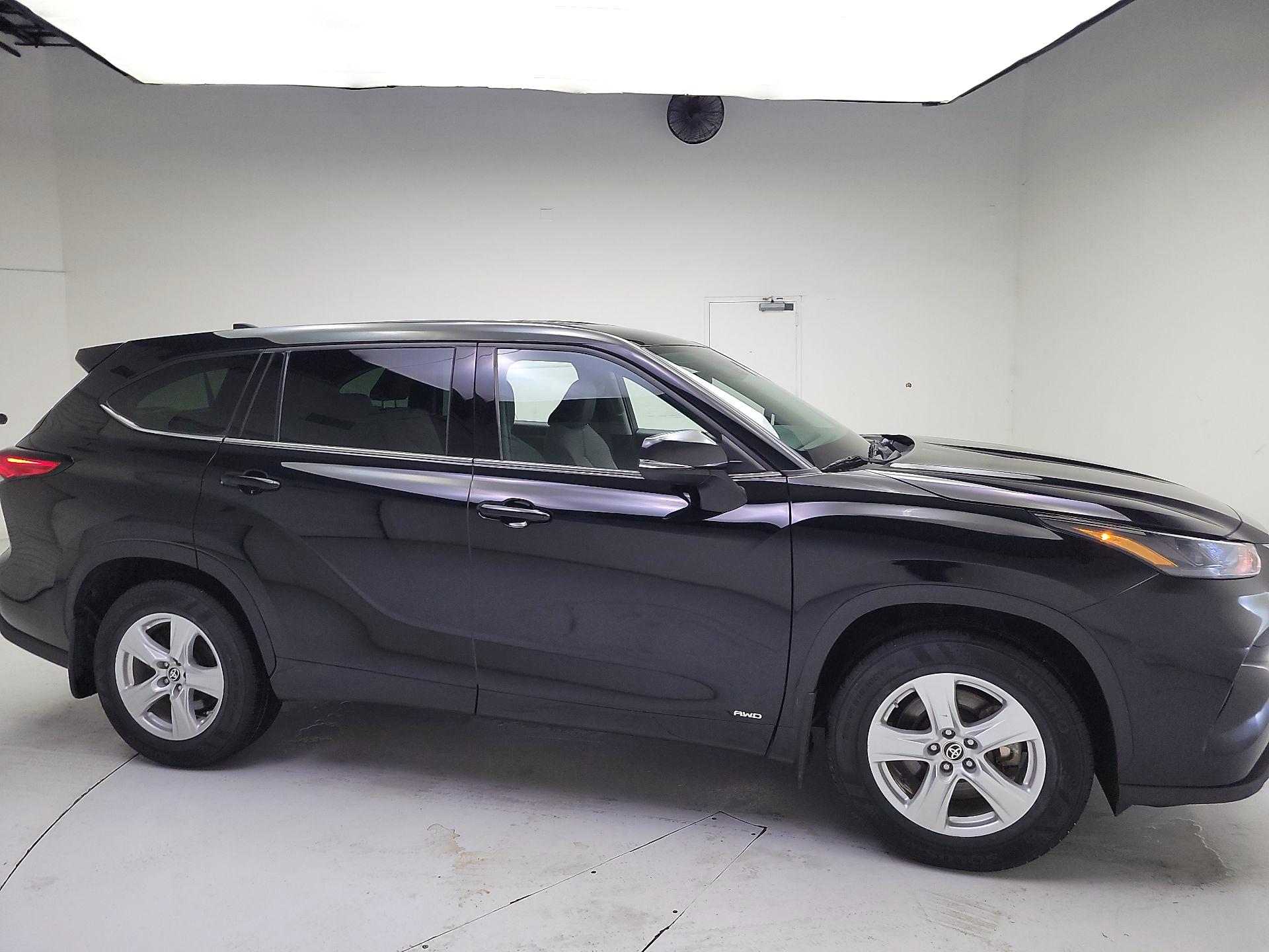 Thumbnail: 2022 Toyota Highlander - 4